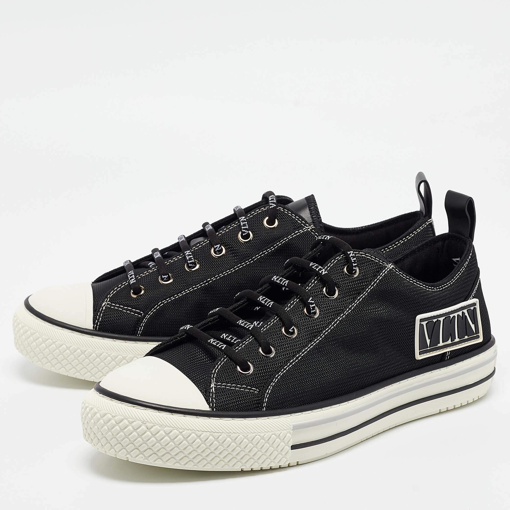 Bringing both ease and fashion in full are these Valentino sneakers. They are designed using only the best materials for high durability. Wear them on long days for a luxe style without compromising on the comfort factor.