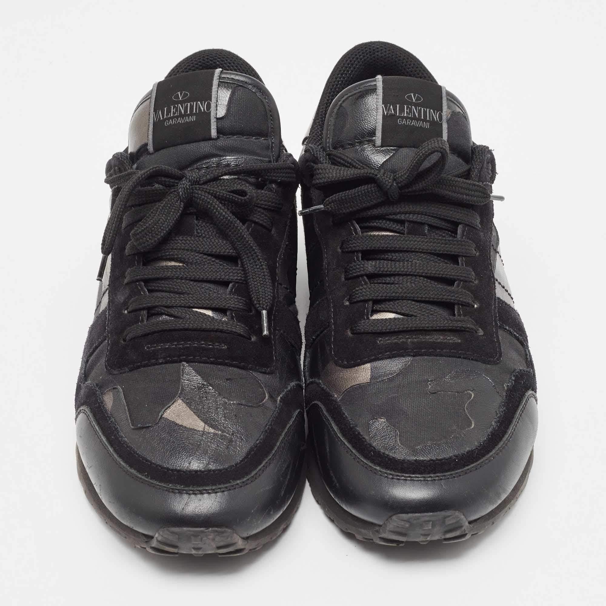 Men's Valentino Black/Metallic Leather and Suede Rockrunner Sneakers Size 43 For Sale