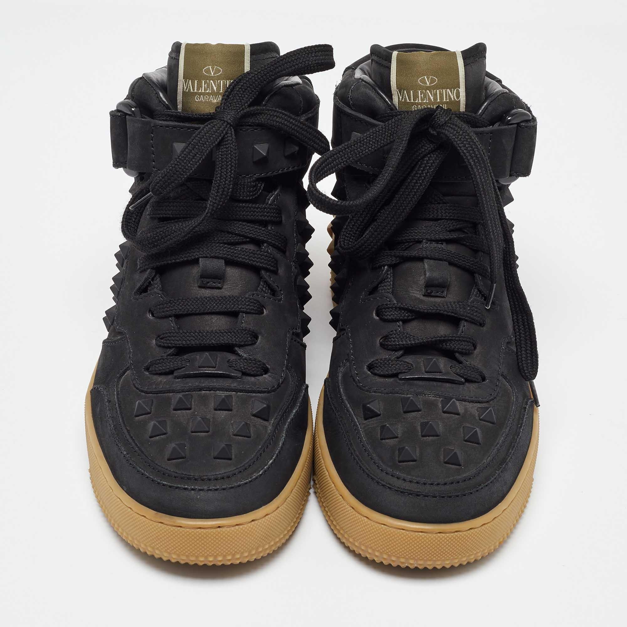 Valentino Black Nubuck Leather Rockstud Mid Top Sneakers Size 40 In Good Condition In Dubai, Al Qouz 2