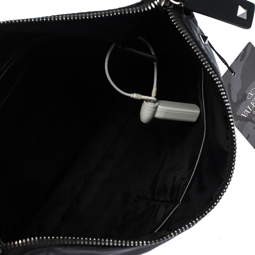 Valentino Black Nylon Camouflage Messenger Bag In New Condition In Dubai, Al Qouz 2