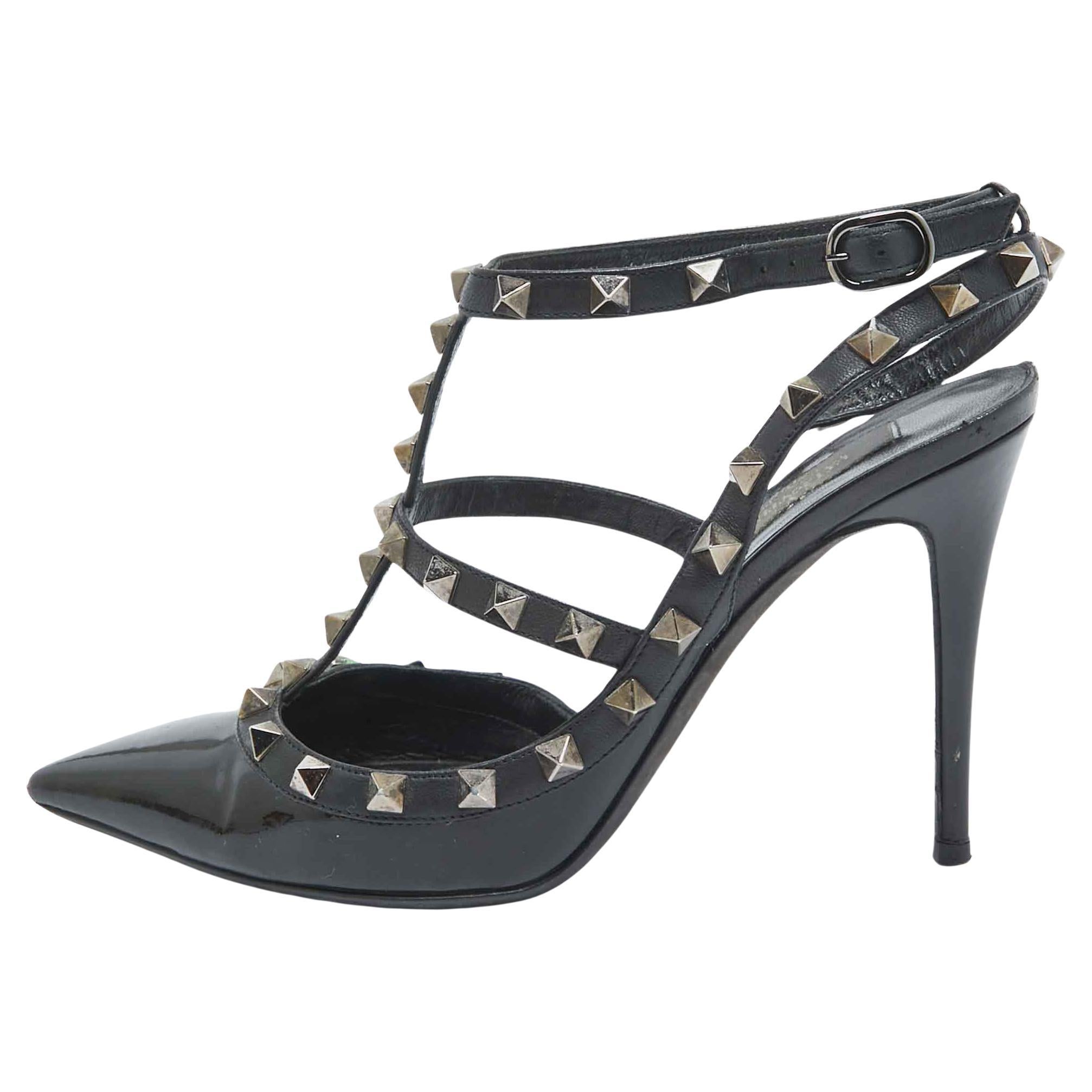 Valentino Black Patent and Leather Rockstud Pumps Size 37.5 For Sale
