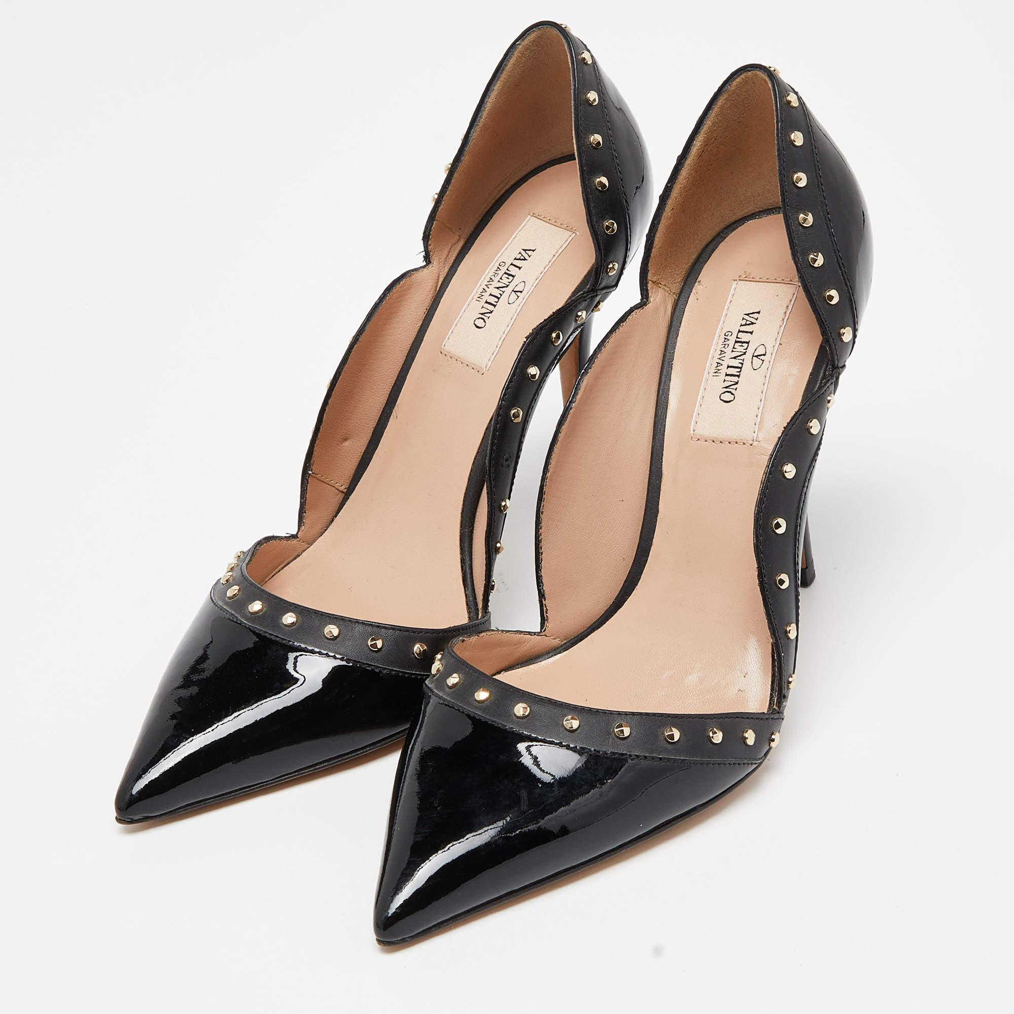 Women's Valentino Black Patent and Leather Studded Pointed Toe Pumps Size 38 For Sale