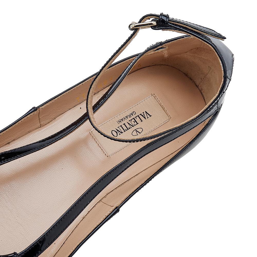 Valentino Black Patent Leather Ankle Strap Ballet Flats Size 36 In Good Condition In Dubai, Al Qouz 2