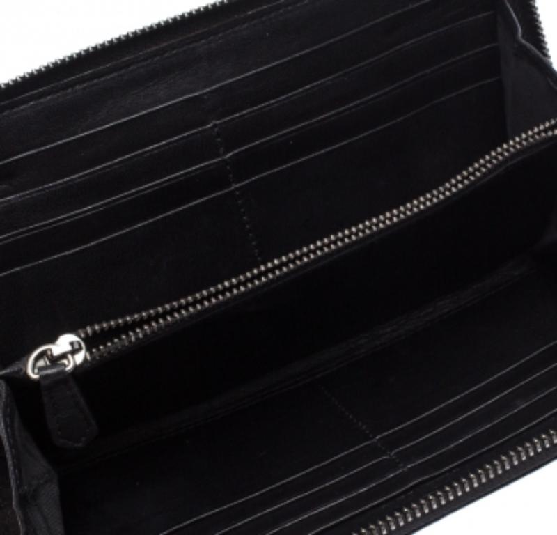 Nero Valentino Portafoglio Continental con zip e fiocco in pelle verniciata nera in vendita