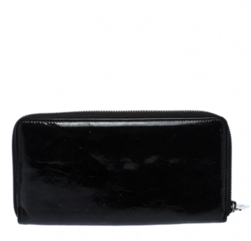 Valentino Portafoglio Continental con zip e fiocco in pelle verniciata nera in vendita 1