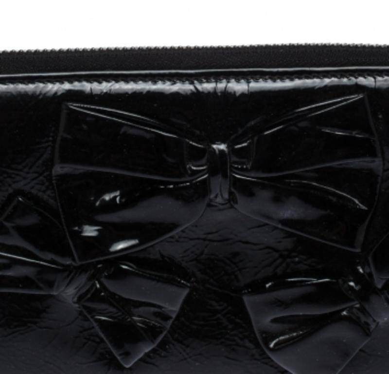 Valentino Portafoglio Continental con zip e fiocco in pelle verniciata nera in vendita 3