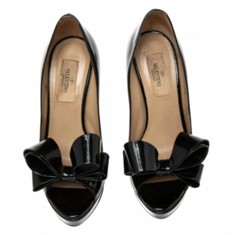Valentino Schwarze Couture Plateau Pumps aus Lackleder mit Schleife und Peep Toe Größe 36 im Angebot 2