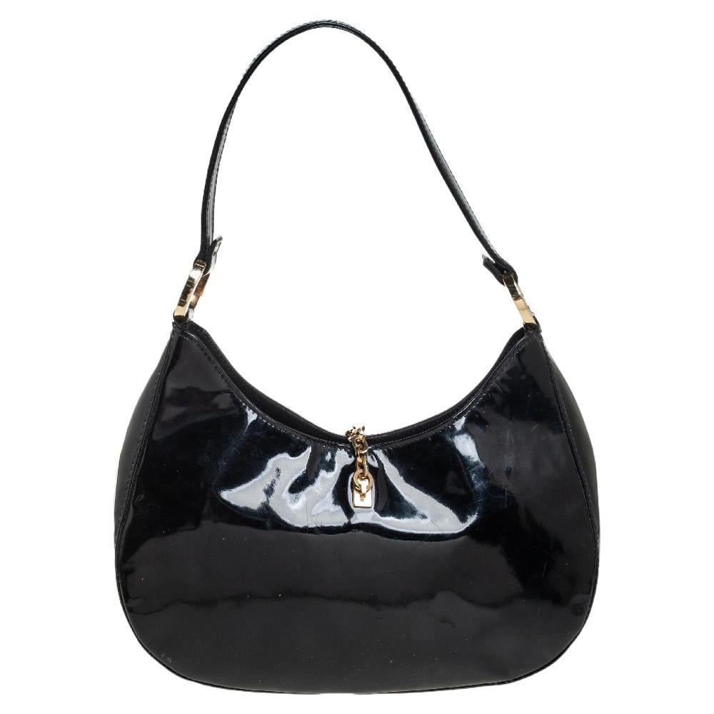 This adorable hobo by Valentino is crafted from black patent leather. Highlighted with a gold-tone logo charm at the front, it comes with a top handle and a fabric-lined interior with pockets.

