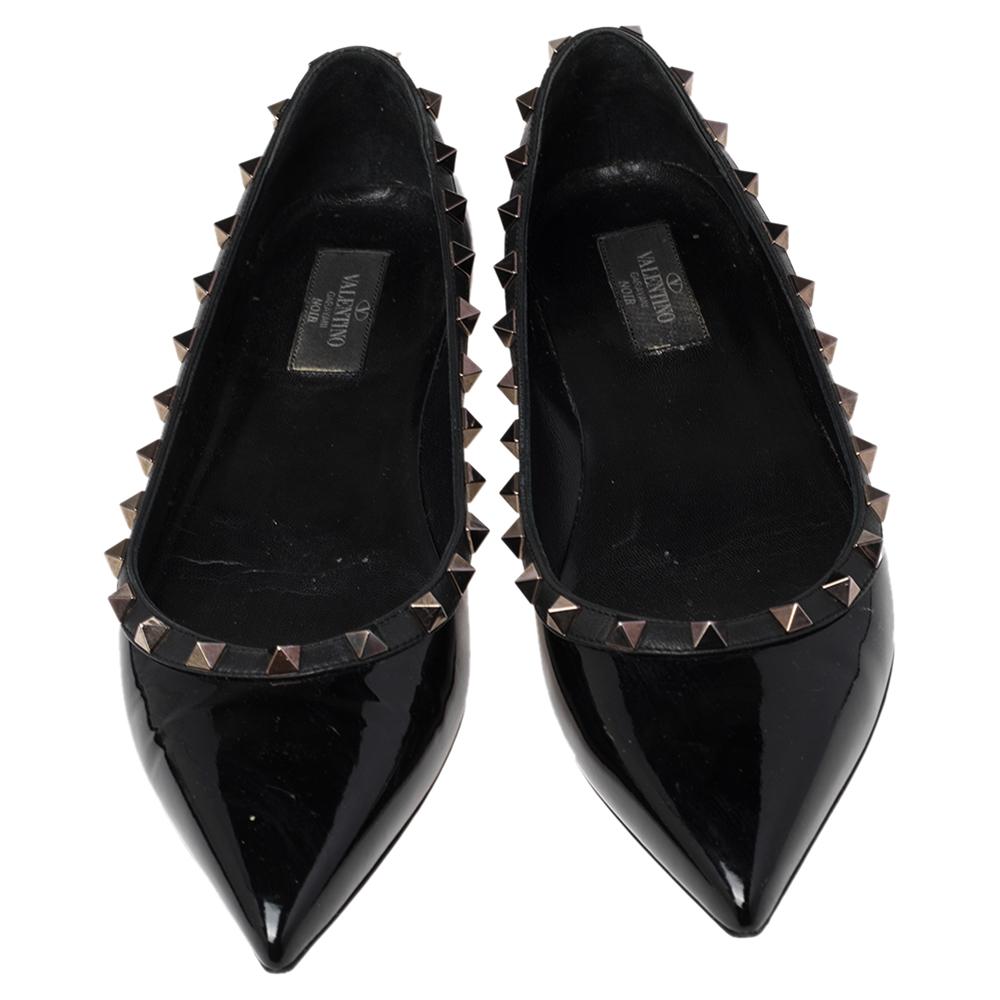 These designer ballet flats by Valentino are made of black patent leather and feature pointed toes and Rockstud accents in metal. They are lined well and set atop durable soles for lasting wear.

