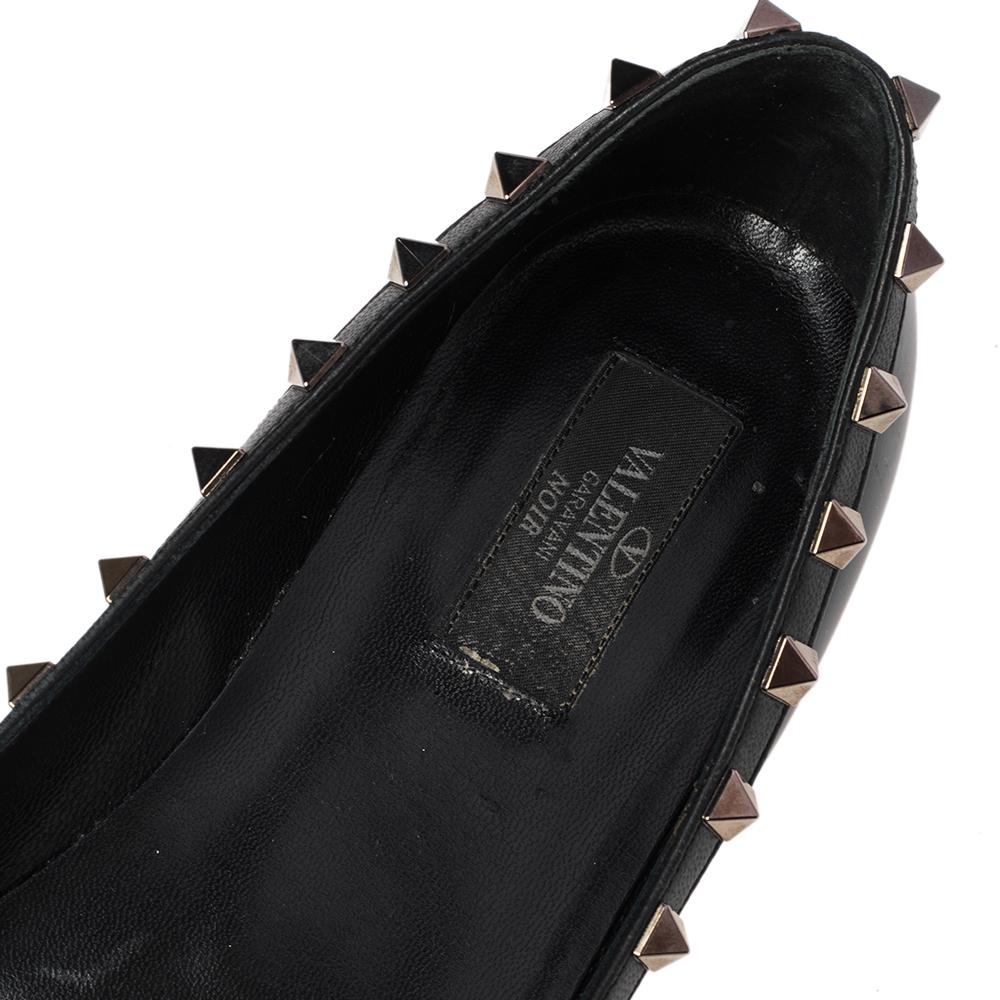 Valentino Black Patent Leather Rockstud Ballet Flats Size 39.5 In Good Condition In Dubai, Al Qouz 2