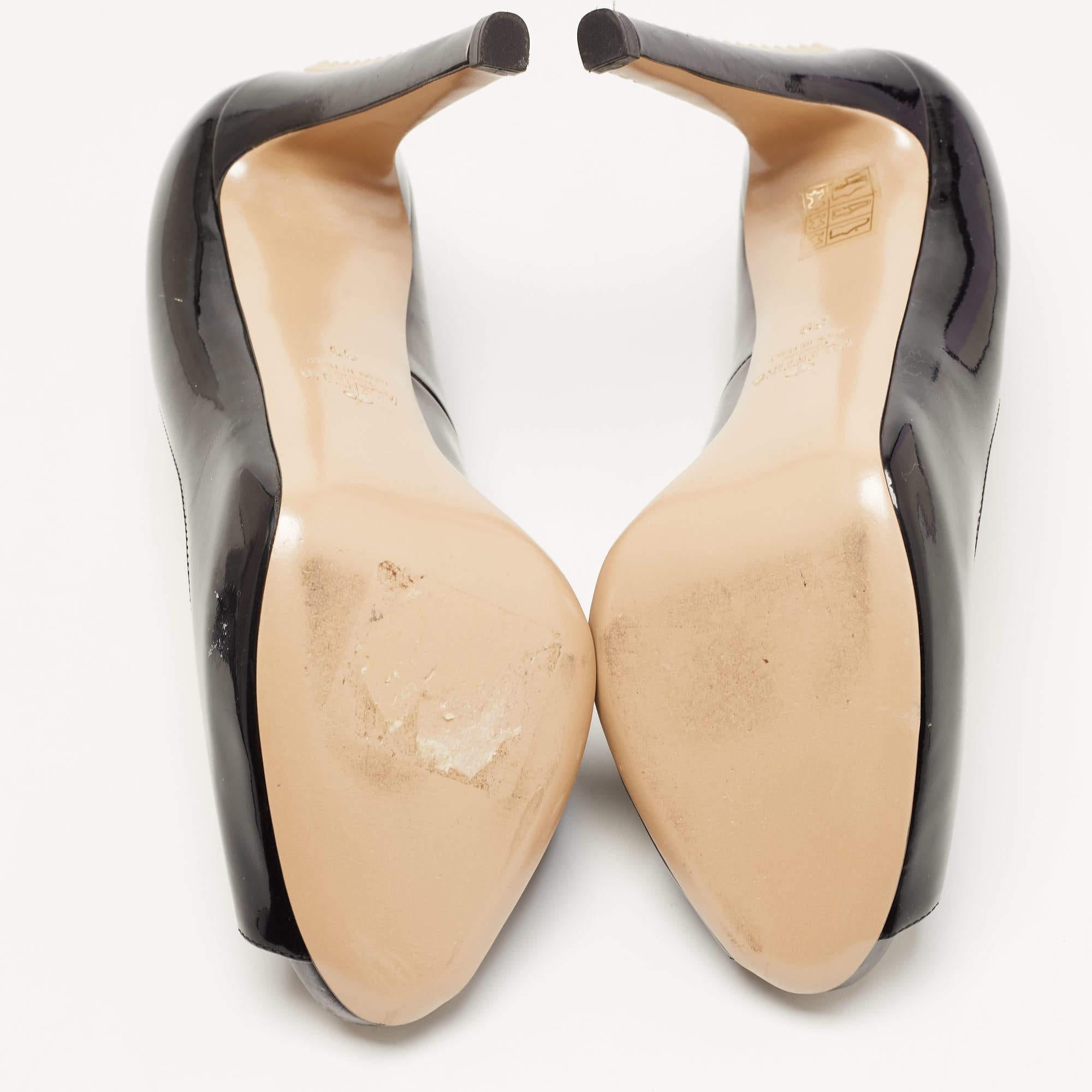 Women's Valentino Black Patent Leather Rockstud Peep Toe Pumps Size 39 For Sale