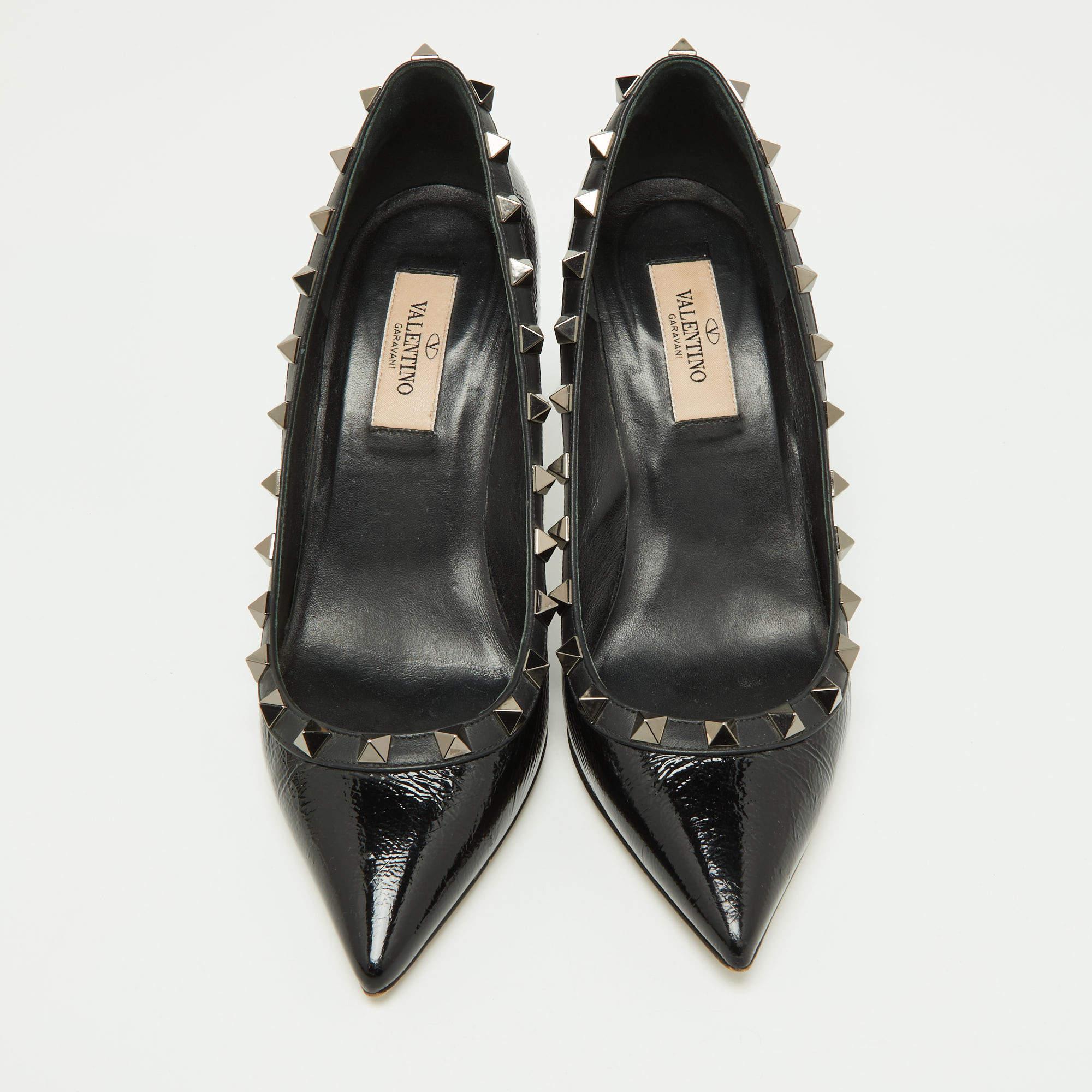The fashion house’s tradition of excellence, coupled with modern design sensibilities, works to make these Valentino pumps a fabulous choice. They'll help you deliver a chic look with ease.

