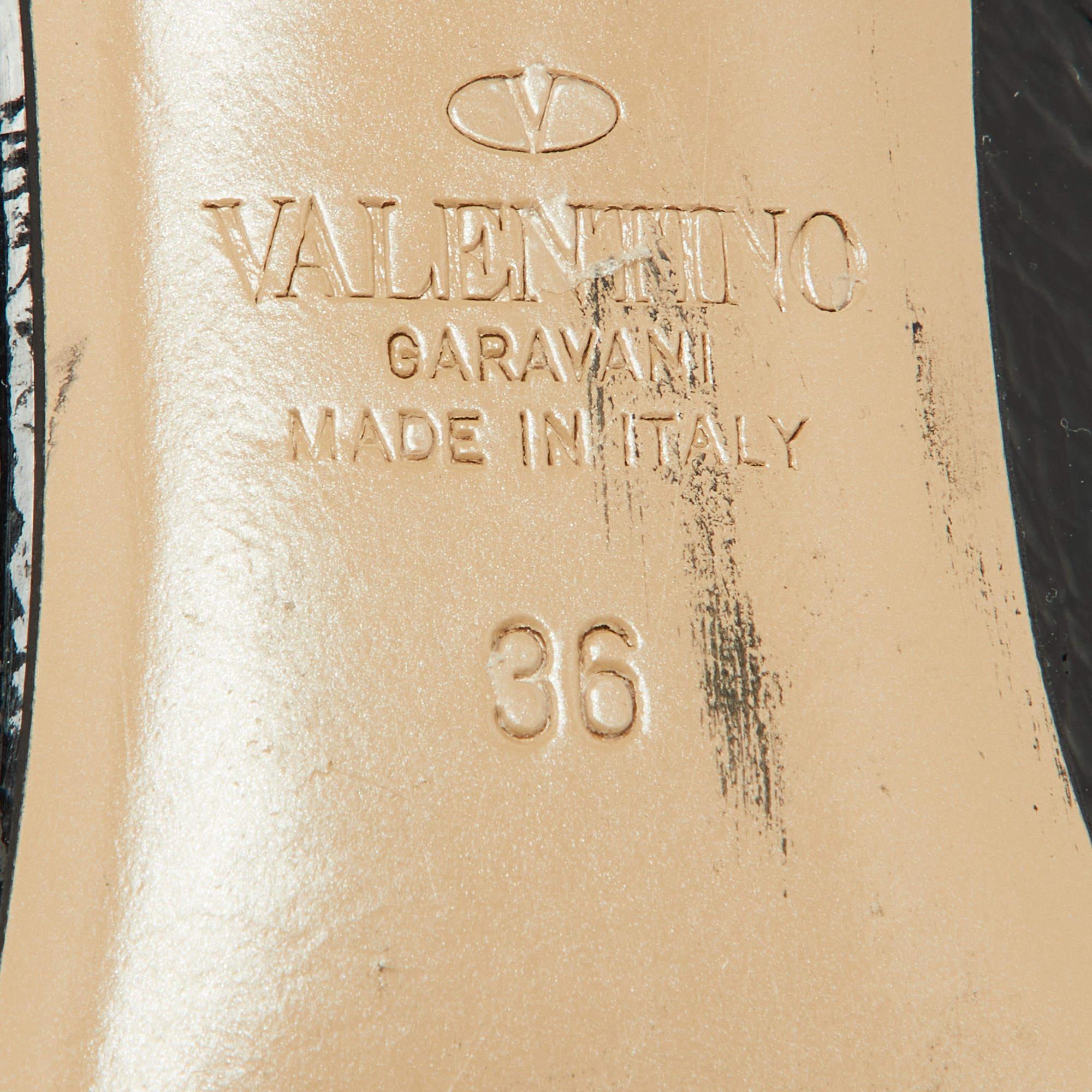 Valentino Schwarze Lackleder-Pumps mit Nieten Größe 36 im Angebot 4