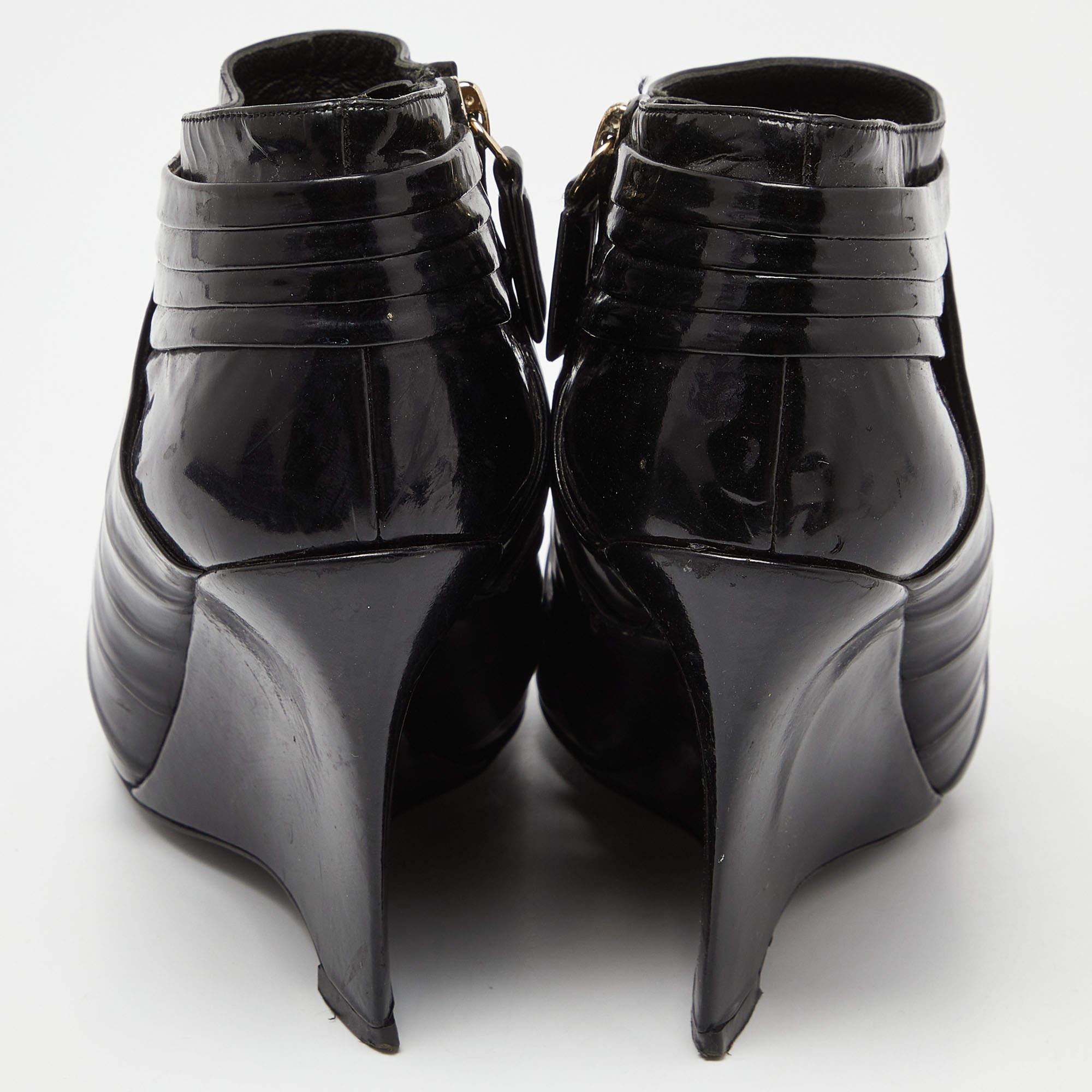 Valentino - Bottines à semelle compensée en cuir verni noir - Taille 37 Pour femmes en vente