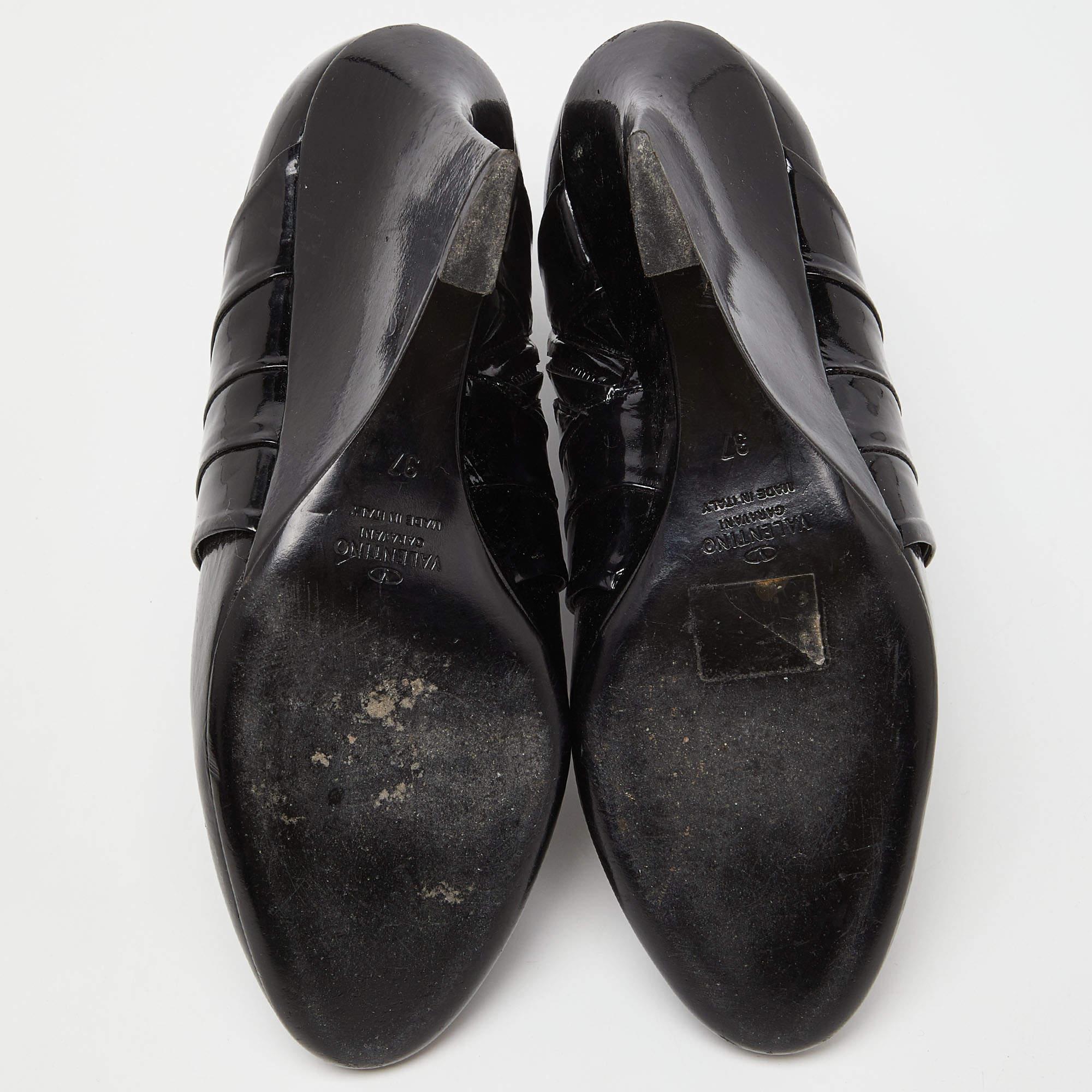 Valentino - Bottines à semelle compensée en cuir verni noir - Taille 37 en vente 1