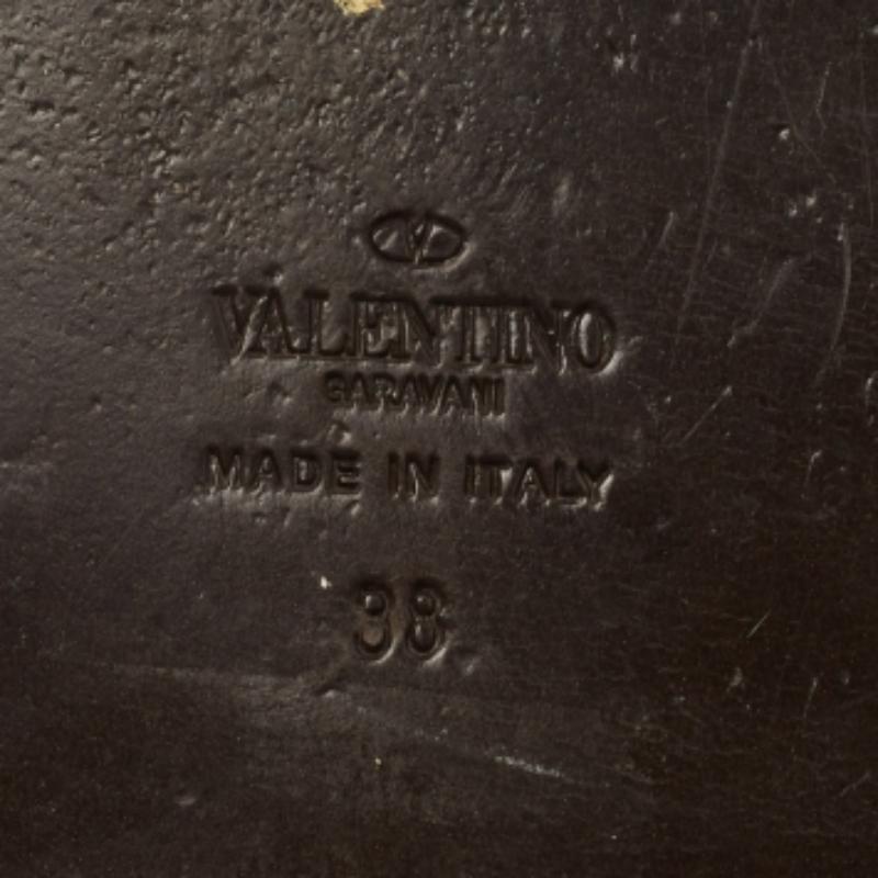 Valentino Sandales noires en cuir perforé à la cheville Taille 38 en vente 3