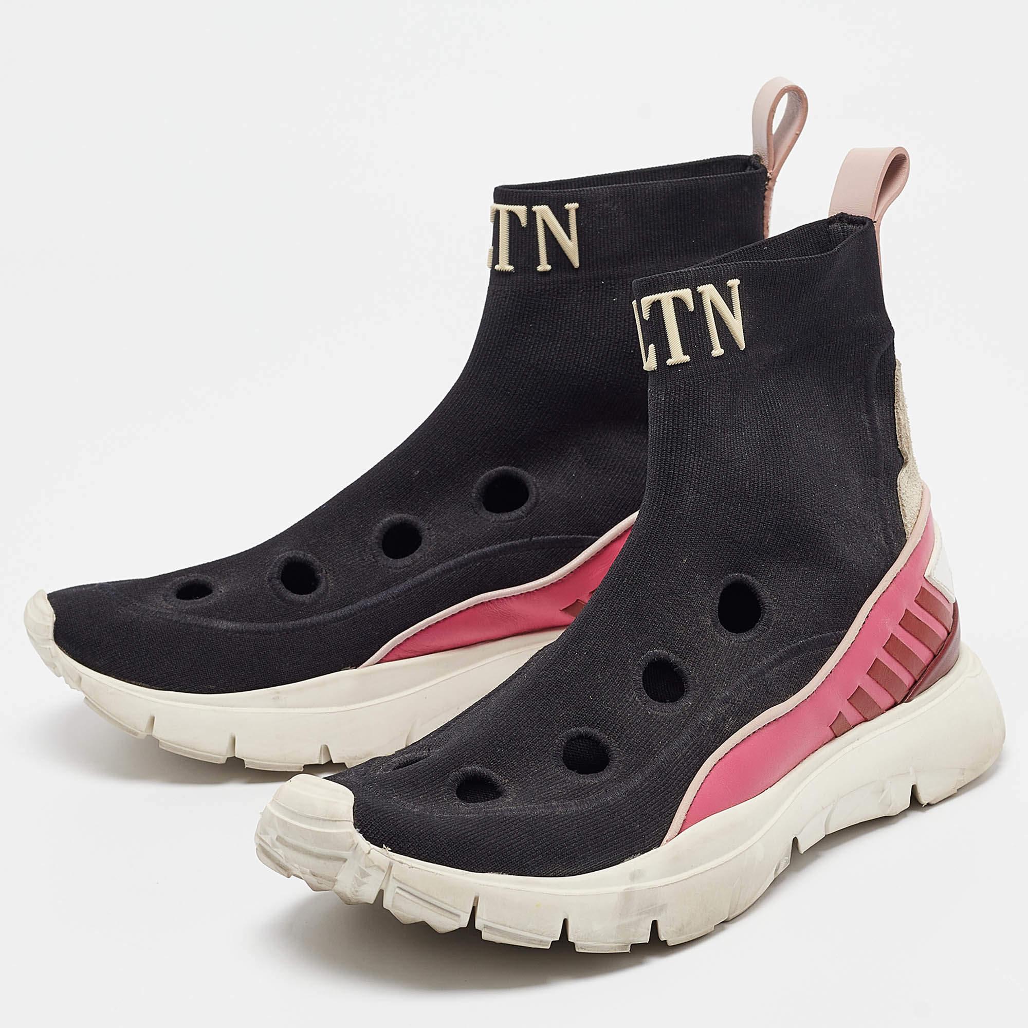 Coming in a classic silhouette these designer sneakers are a seamless combination of luxury comfort and style. These sneakers are designed with signature details and comfortable insoles.