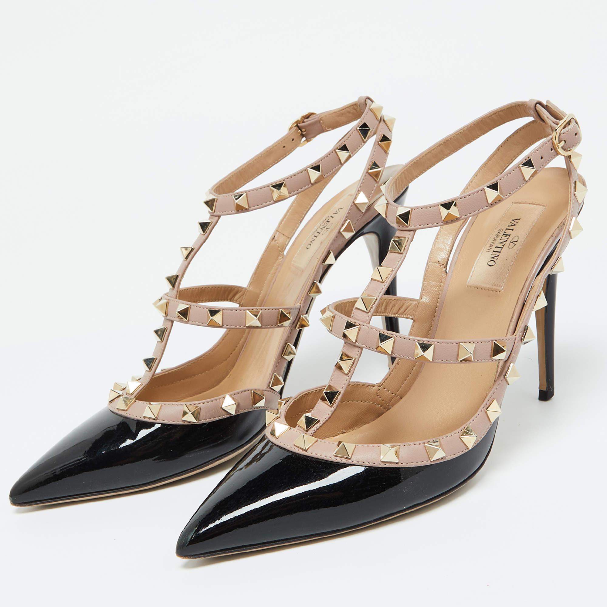 The addition of Rockstuds on the straps of these Valentino pumps leads to instant brand identification. Made from leather it embodies an elegant color contrast and flaunts 10.5cm heels.