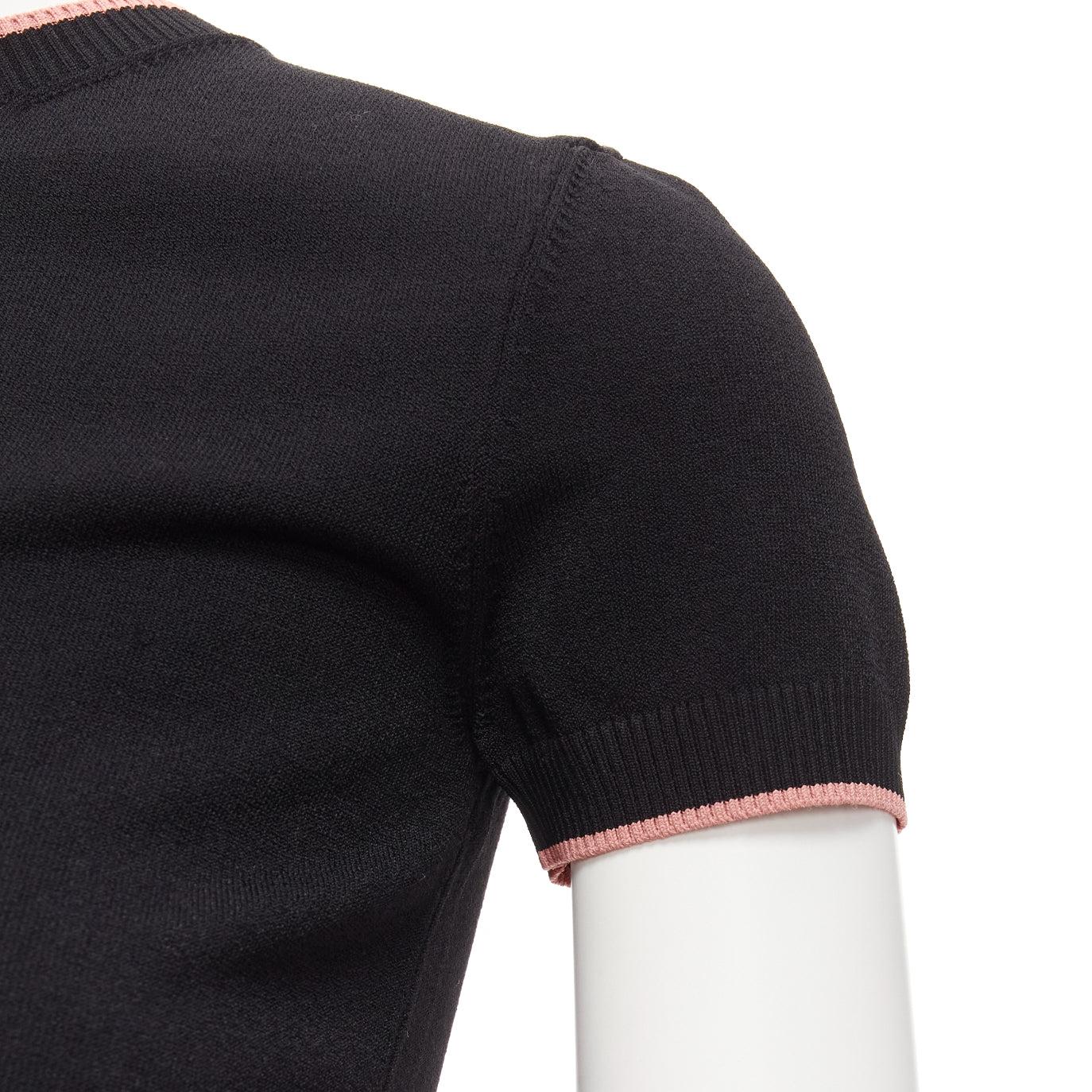 VALENTINO black pink rib trim crew neck short sleeve cropped sweater top S
Reference: LNKO/A02307
Brand: Valentino
Designer: Pier Paolo Piccioli
Material: Viscose, Blend
Color: Black, Pink
Pattern: Solid
Closure: Slip On
Made in: