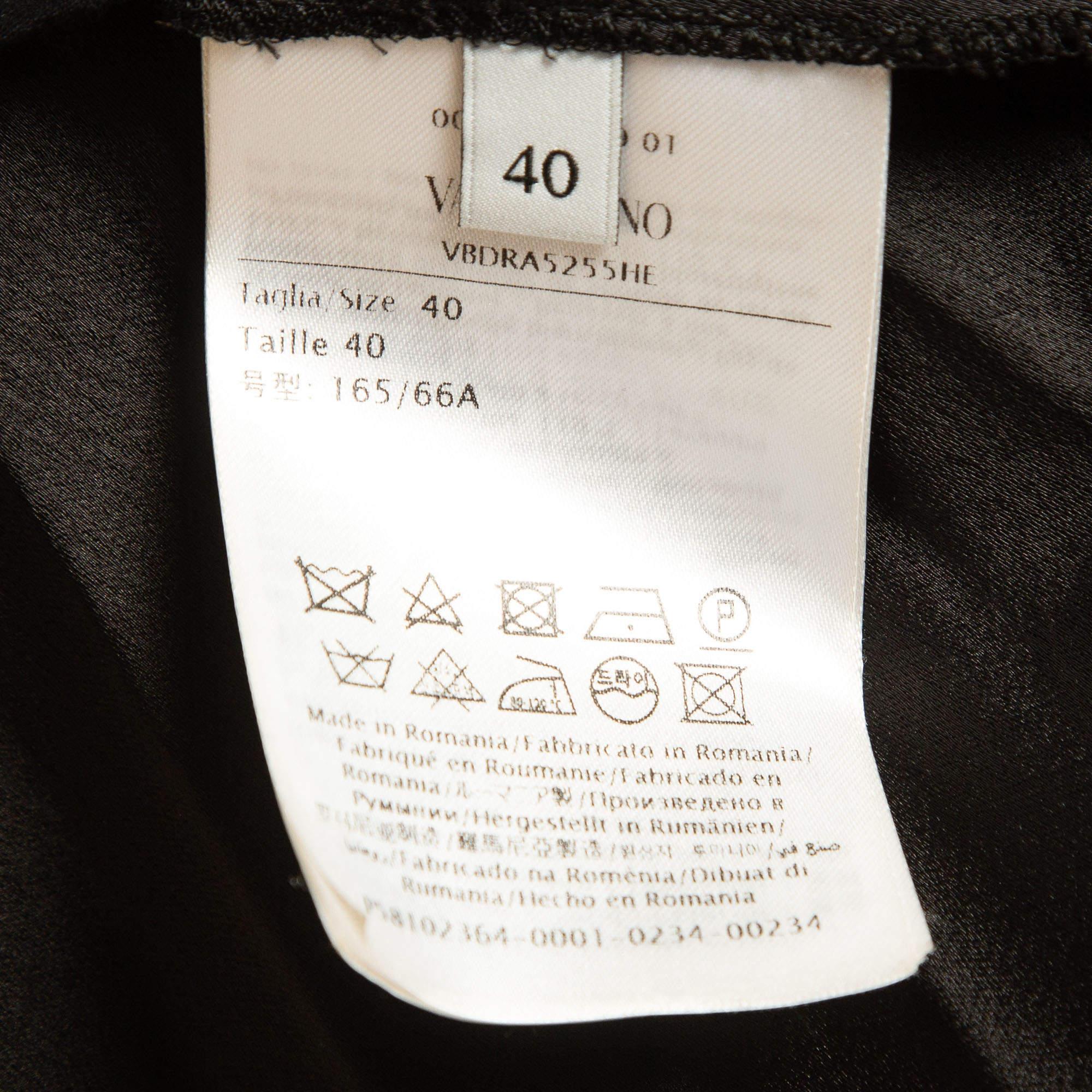 Valentino Black Pleated Crepe Midi Skirt S In Good Condition For Sale In Dubai, Al Qouz 2