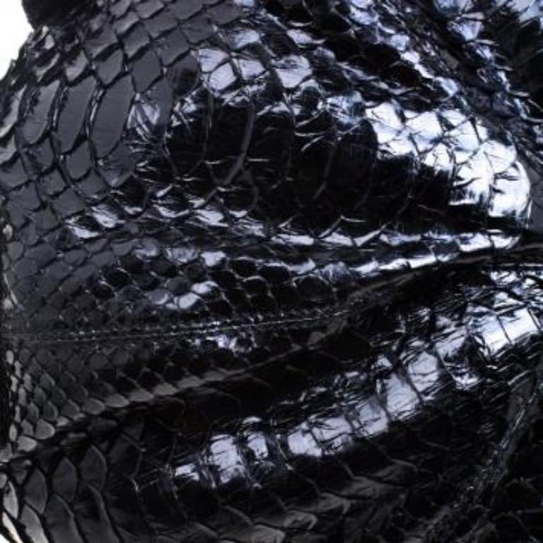 Valentino - Hobo en python noir Bon état - En vente à Dubai, Al Qouz 2