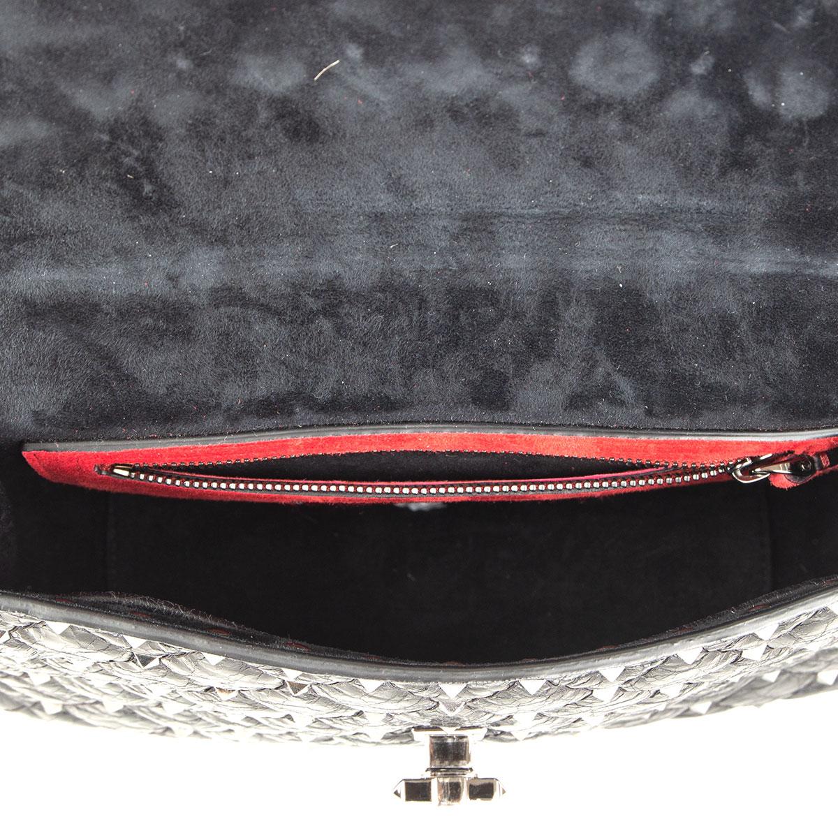 VALENTINO black quilted leather ROCKSTUD SPIKE MEDIUM Shoulder Bag In Excellent Condition In Zürich, CH