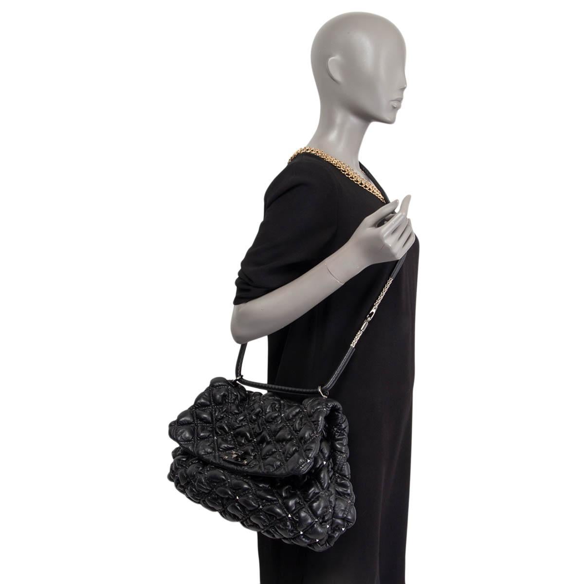 VALENTINO black quilted leather SPIKEME Shoulder Bag In Excellent Condition In Zürich, CH