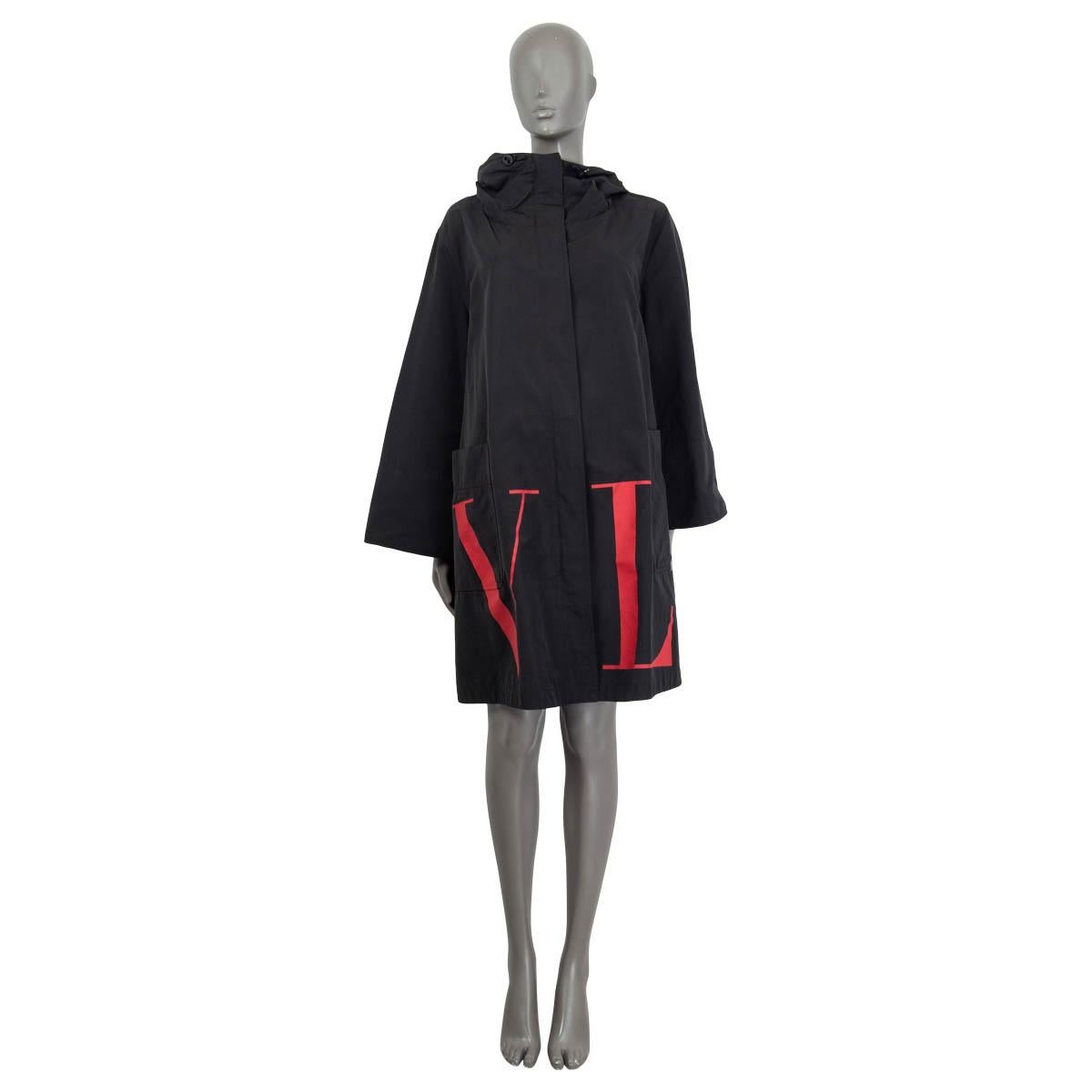 100% authentic Valentino hooded coat in black cotton (54%) and polyester (46%). Features a red VLTN logo, two patch pockets on the front and flared cuffs. Opens with seven push buttons and a zipper at the front. Pockets lined in charcoal cotton