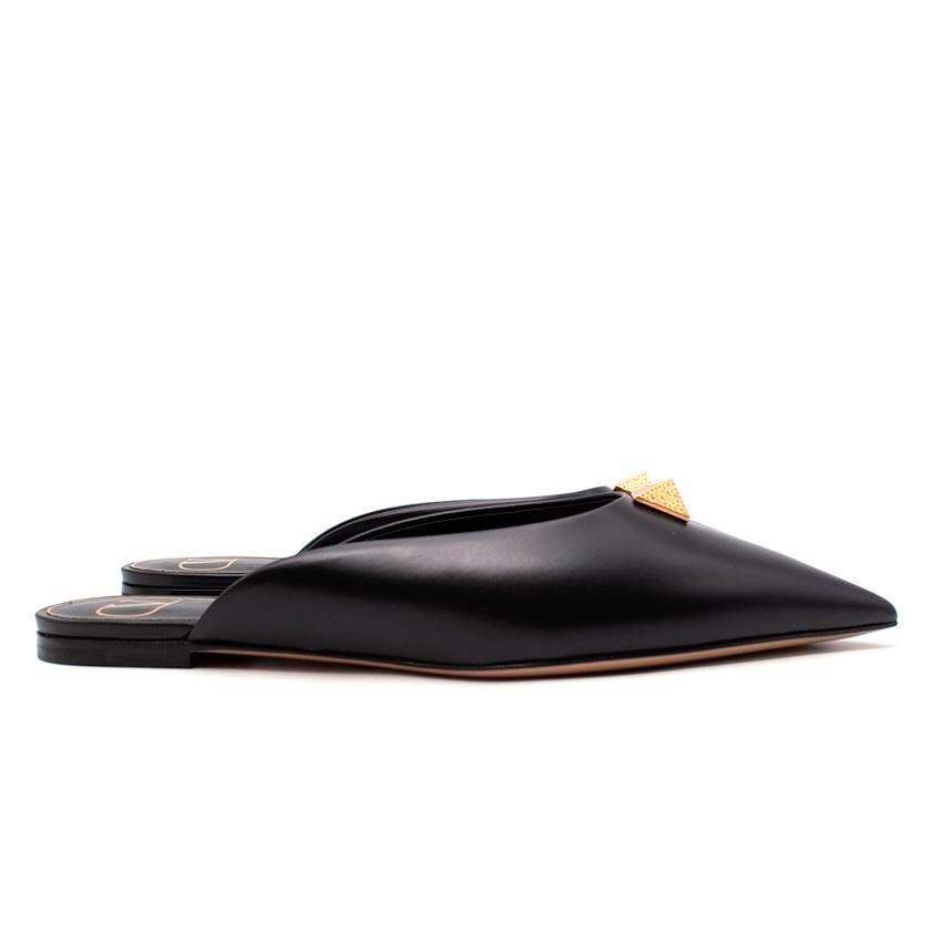  Valentino Black Rockstud Pointed Toe Mules 
 

 Valentino black leather pointed toe featuring a 
 gold-tone Rockstud detailing
 -Branded insole, slip-on style
 and backless
 

 Materials 
 100% Leather 
 

 Made in Italy 
 

 PLEASE NOTE, THESE