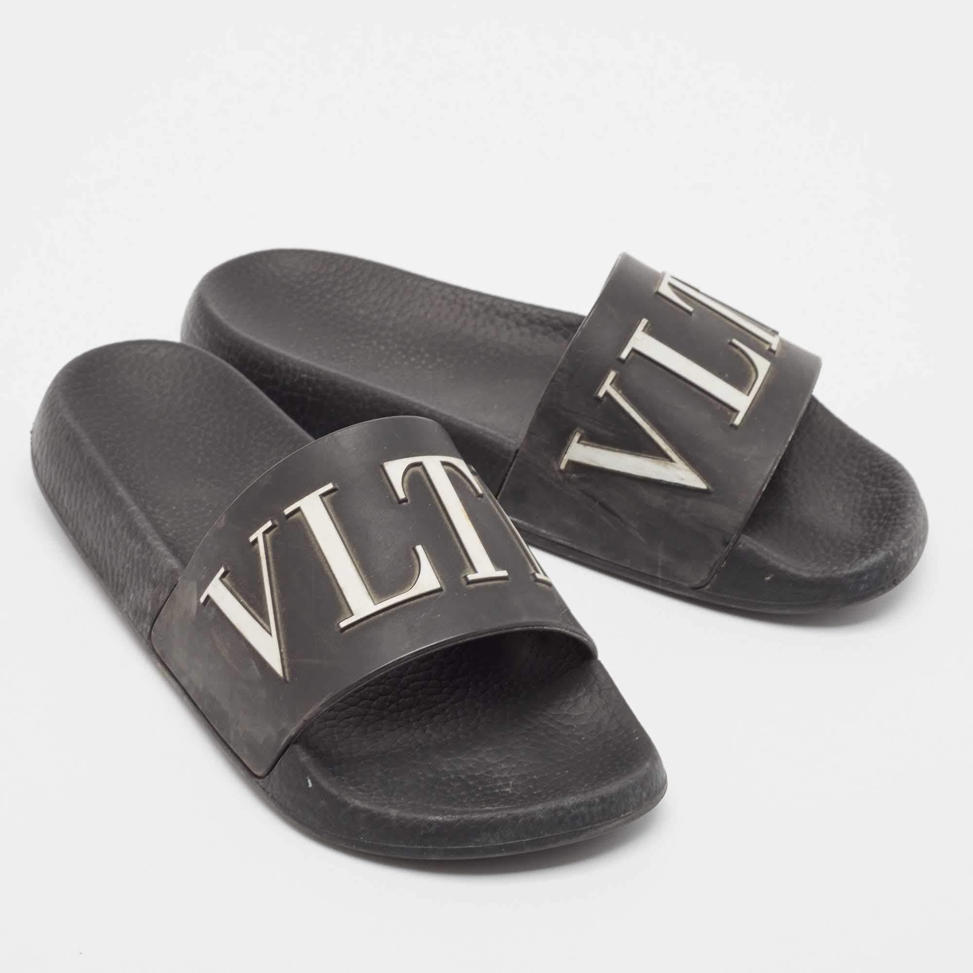 Valentino Noir Caoutchouc VLTN Slides plates Taille 38 Pour femmes en vente