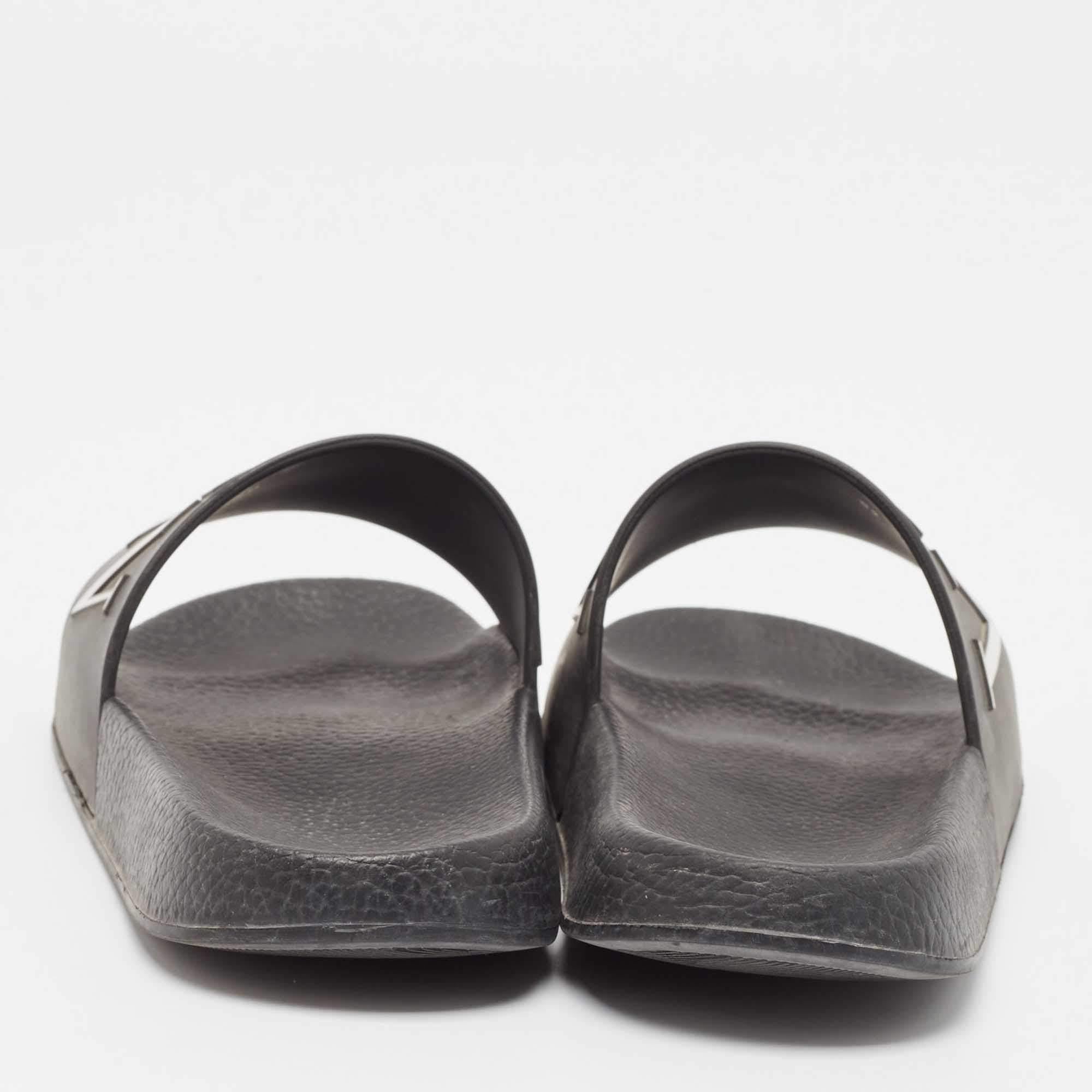 Valentino Noir Caoutchouc VLTN Slides plates Taille 38 en vente 1