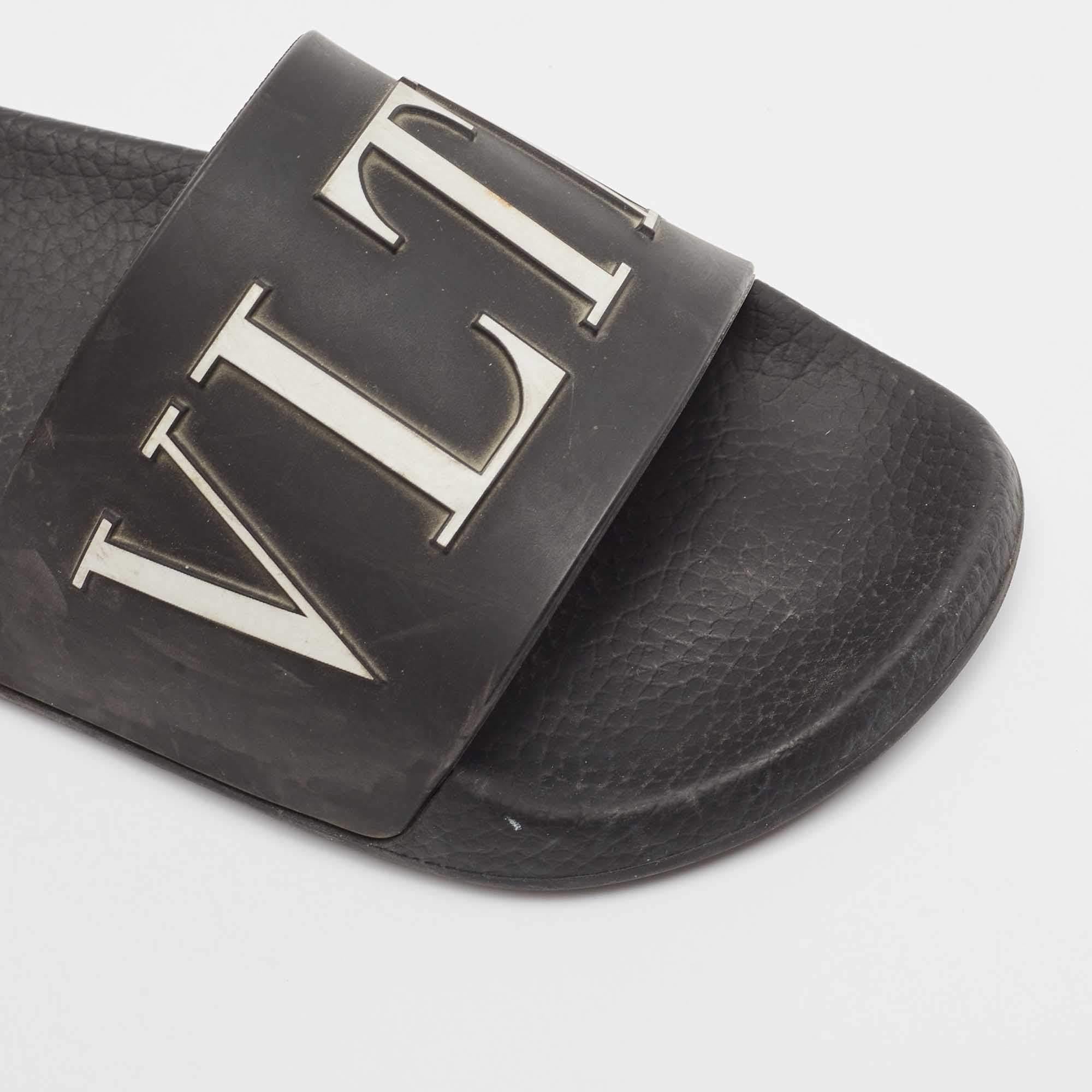 Valentino Noir Caoutchouc VLTN Slides plates Taille 38 en vente 3