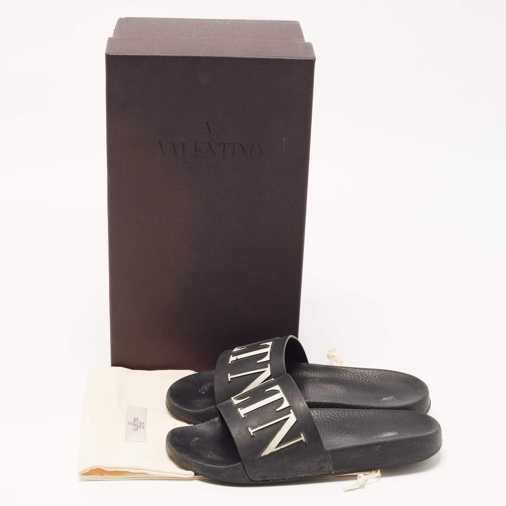Valentino Black Rubber VLTN Pool Slide Flat Size 40 For Sale 6