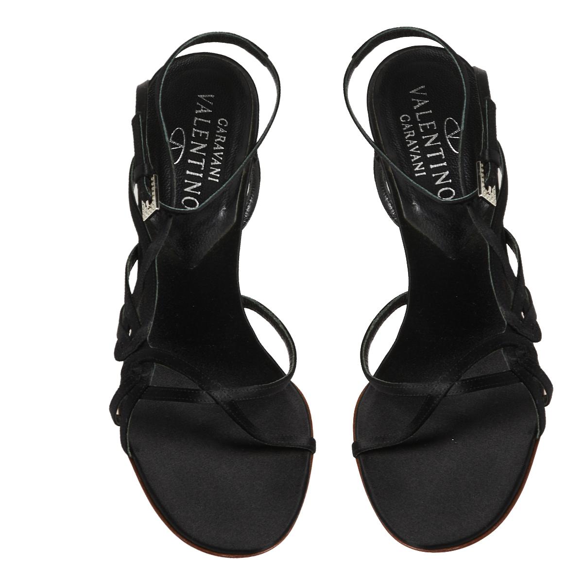 Perfect to flaunt, this pair of sandals by Valentino is amazing. The black sandals have been crafted from satin in an open-toe strappy silhouette and equipped with buckled ankle straps. They are elevated on 10 cm stiletto heels. The comfortable