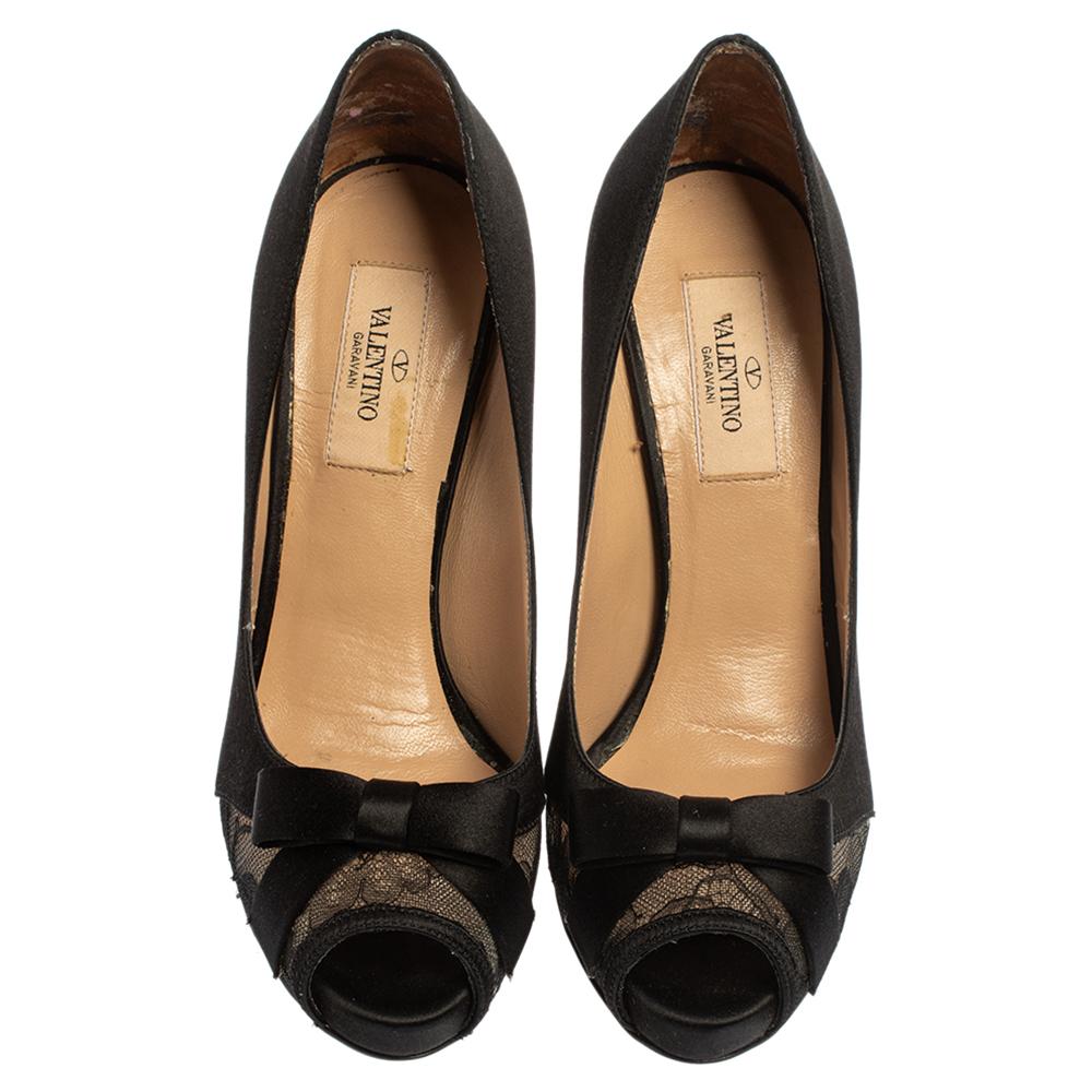 Perfect for all seasons, these Valentino pumps are just what you need. They have been crafted in Italy and made from quality satin. They come in a stunning shade of black. They are styled with peep-toes and bow detailing, and high heels.

