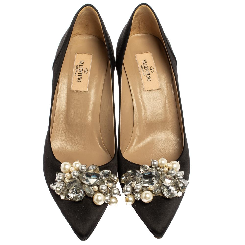 Crafted from smooth satin in a black hue, these Valentino pumps are versatile are simply gorgeous! They have been styled with pointed toes and embellished with dainty pearls and crystals on the uppers. These pumps are complete with comfortable