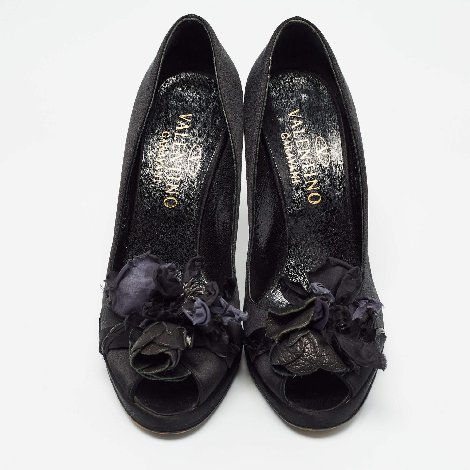Valentino Black Satin Peep Toe Platform Pumps Size 37.5 Negro en venta