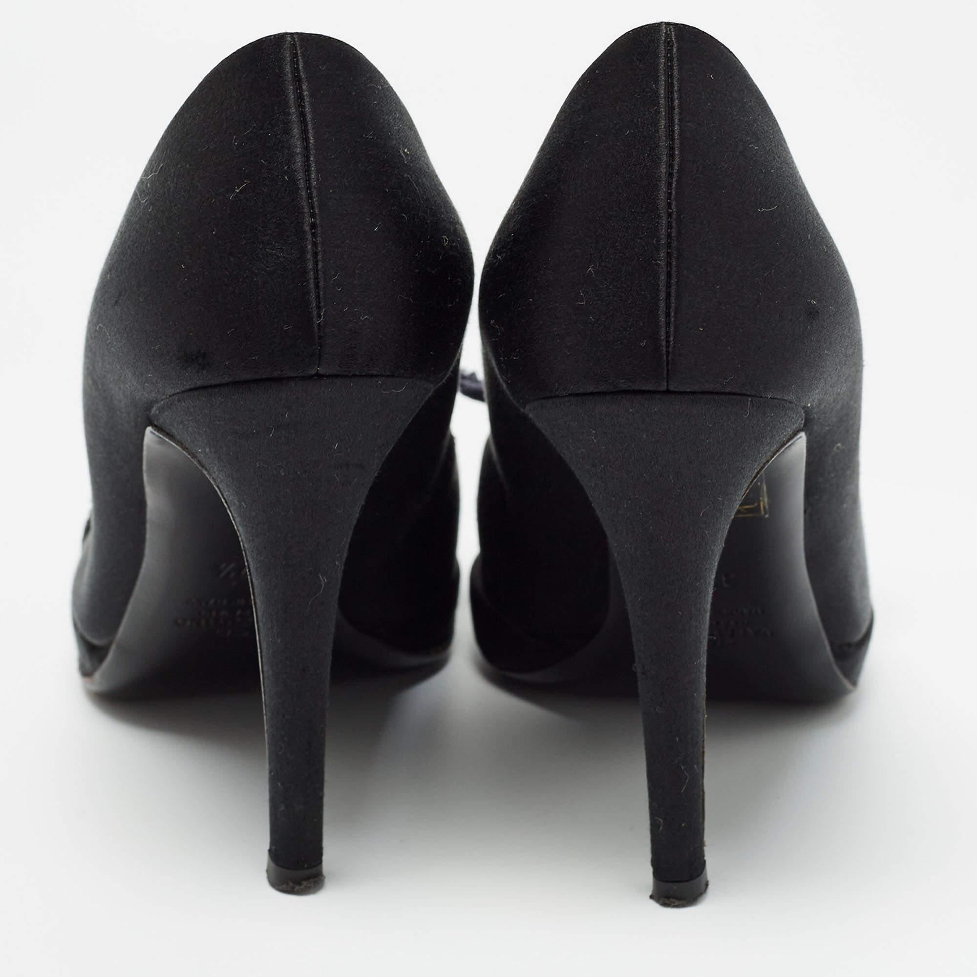 De las mujeres Valentino Black Satin Peep Toe Platform Pumps Size 37.5 en venta