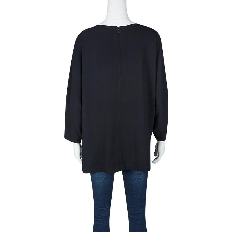 Featuring an oversized silhouette, this Valentino blouse is designed in a black fabric with quarter sleeves. It offers a relaxed fit and comes with a rounded neckline. Style with skinny jeans or printed leggings for a put-together look.

Includes: