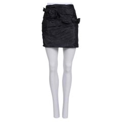 Mini-jupe Valentino en soie noire ornée d'un nœud, taille US 6, coupe élégante