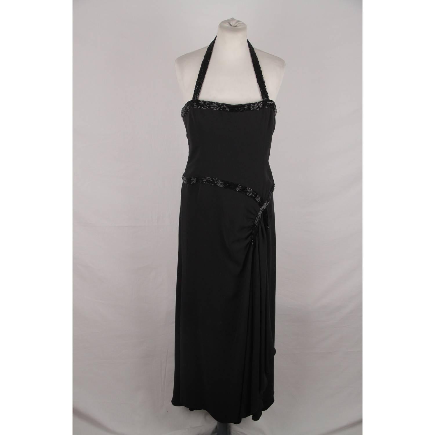 - Elegant VALENTINO halterneck dress/gown in black color
- Beads detailng
-  Draping on the front
- Side zip closure
- Composition : 100% Silk
- Size: 10 - It should correspond to a MEDIUM size