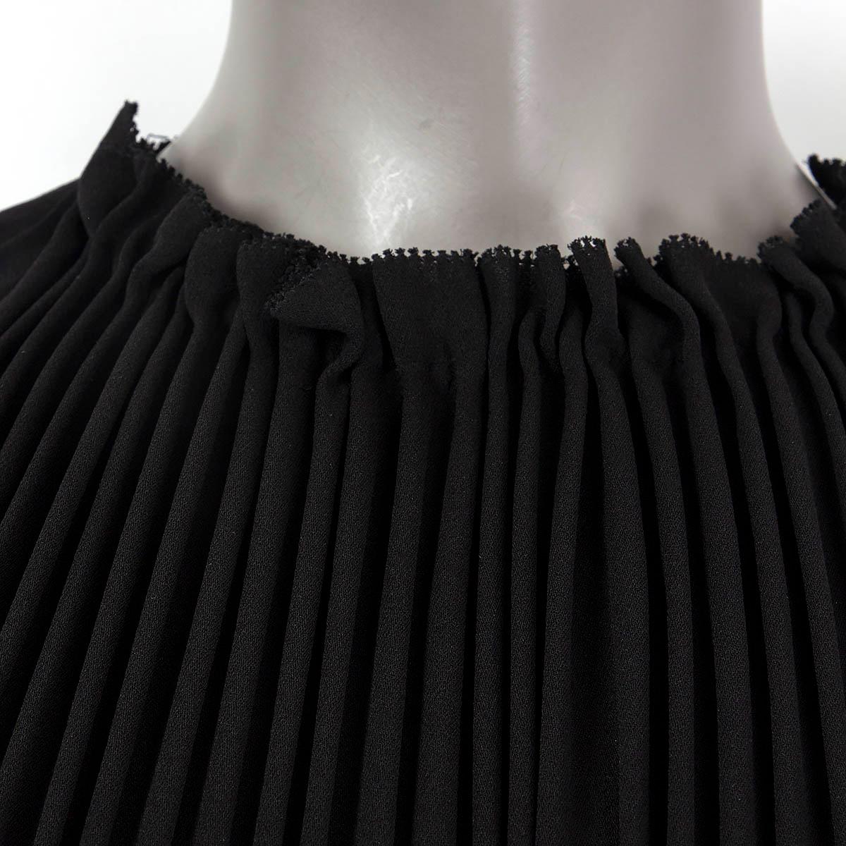 VALENTINO Mini-robe plissée à manches ouvertes en soie noire 38 XS en vente 1