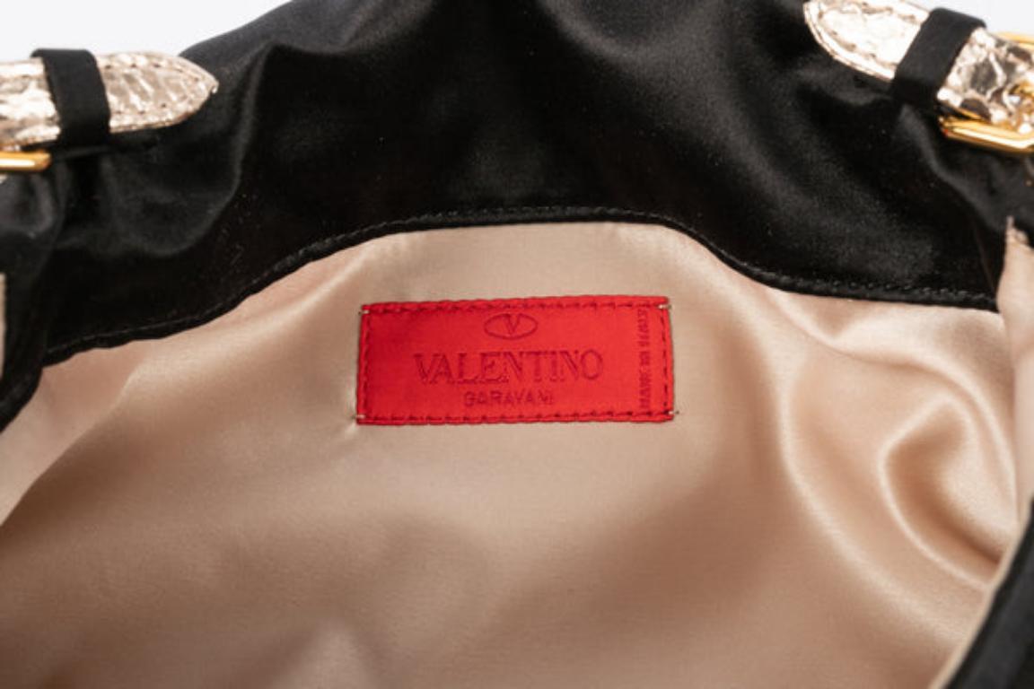 Valentino - Sac tortue en soie noire en vente 5