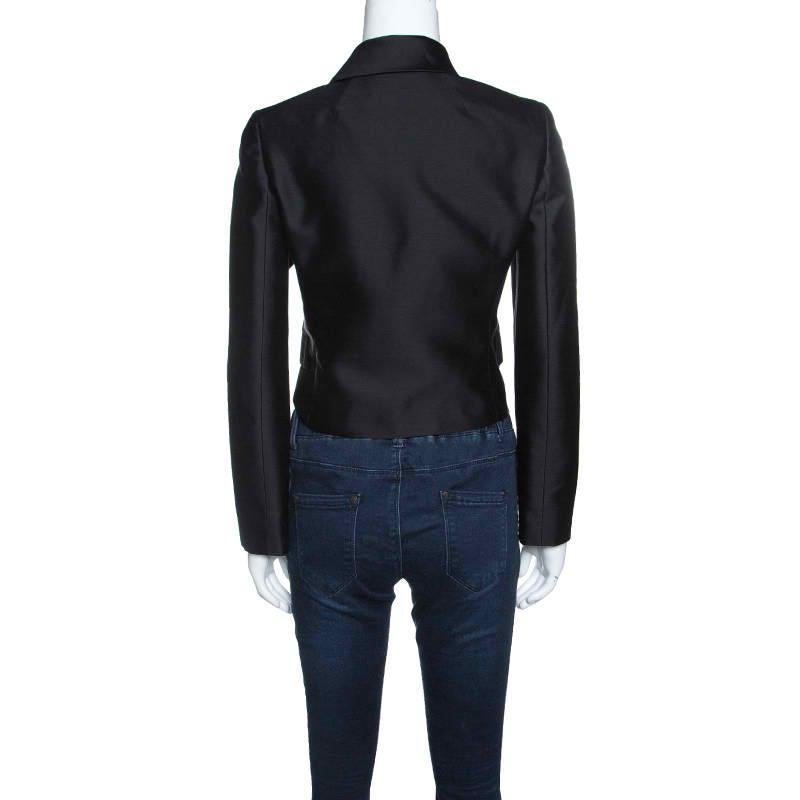 Exuding a gleaming finish, this cropped jacket by Valentino is a chic evening piece that will look great with your high-waisted skirts. It features two flap pockets to the front along with a tie detail on the neck. Tailored in a feminine silhouette,