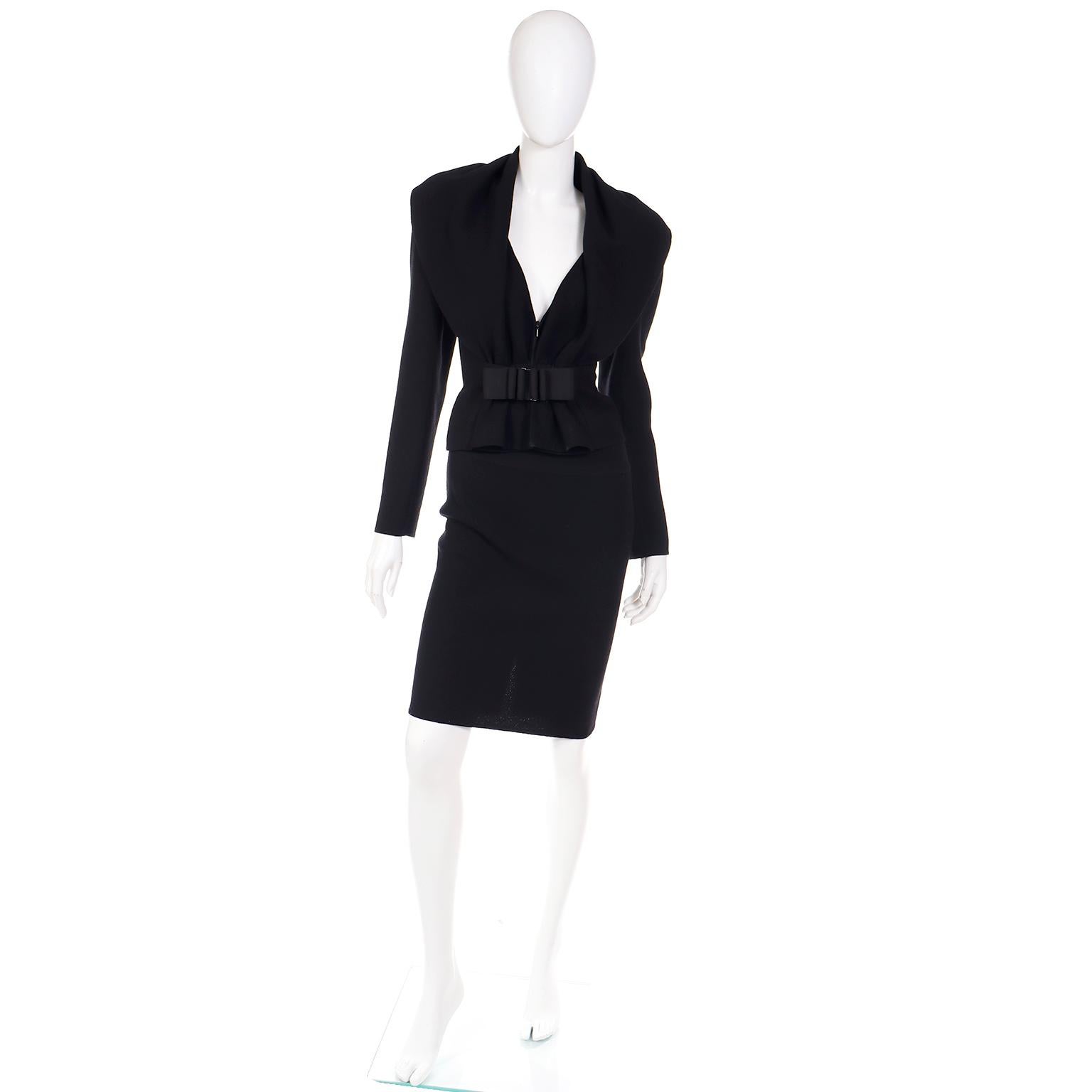 This is a vintage Valentino black wool crepe jacket and skirt suit with incredible style and attention to detail. We love Valentino Garavani pieces and once you've owned a Valentino piece, you will understand why!

The low V jacket has a shawl