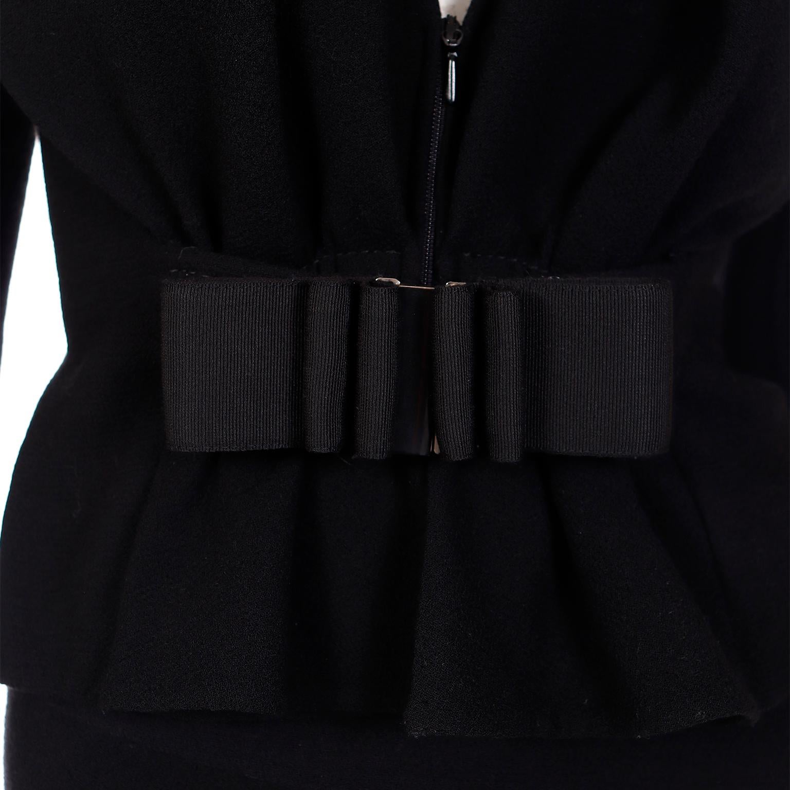 Valentino - Tailleur jupe noire avec veste unique avec nœud et boucle en vente 4