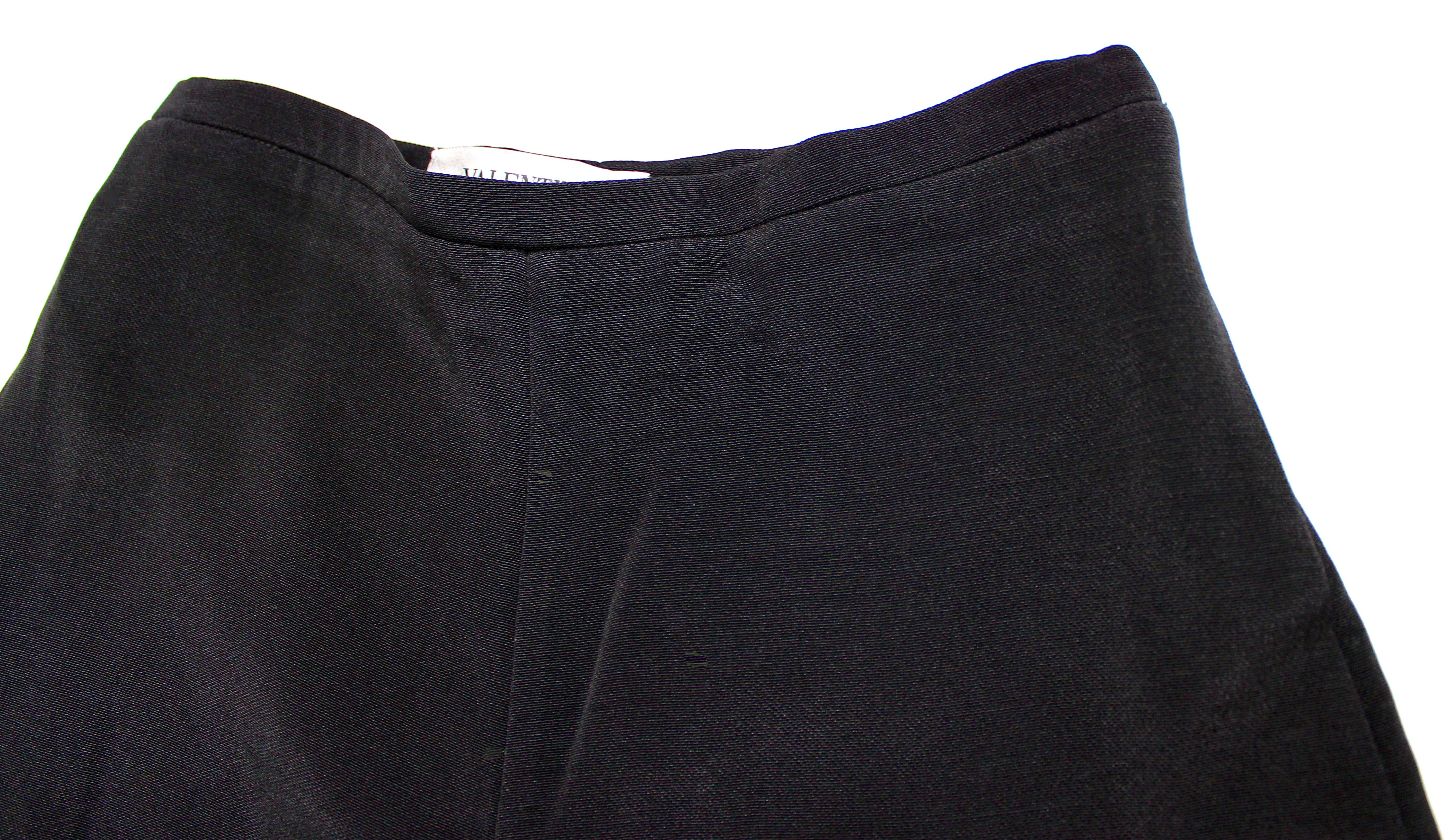 Valentino Schwarze schmale Bermudashorts mit Taschen im Zustand „Gut“ im Angebot in Scottsdale, AZ