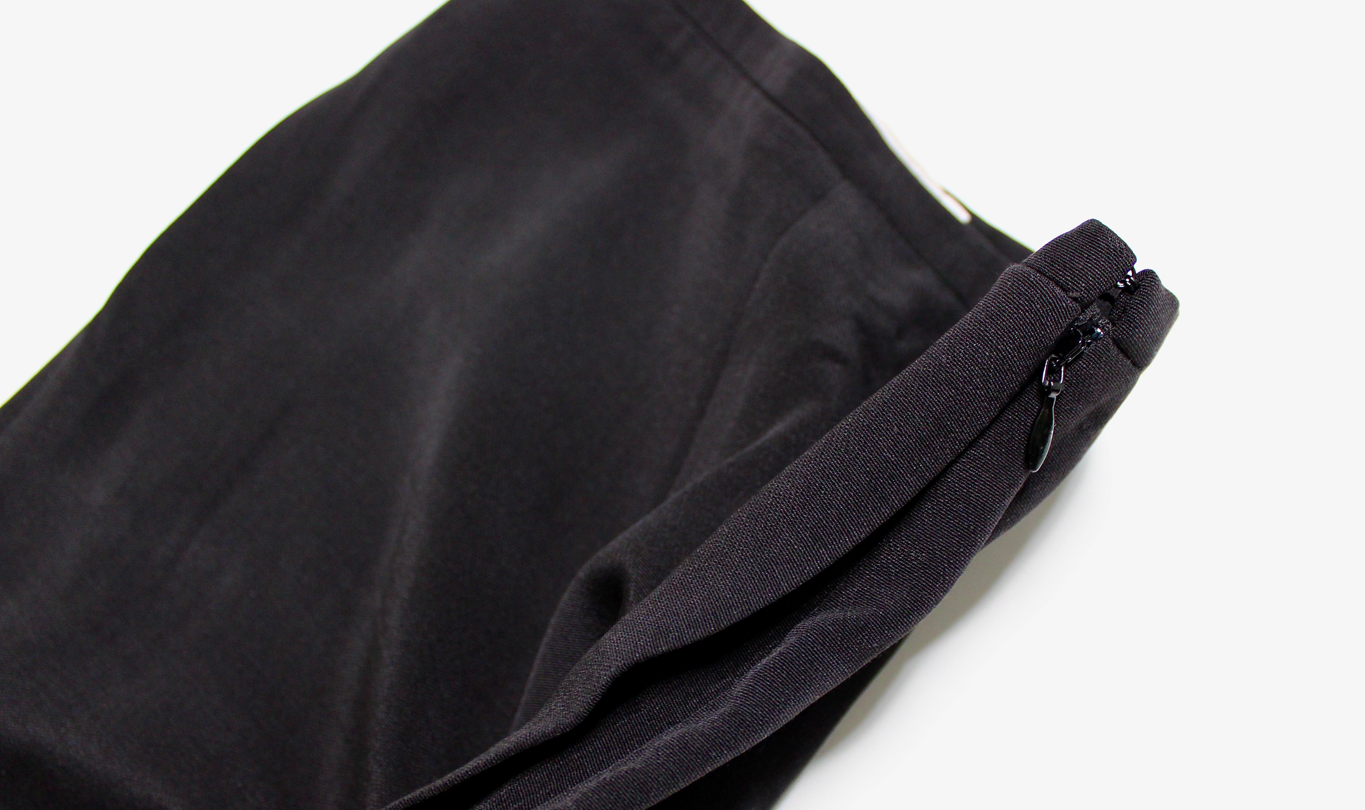 Valentino Schwarze schmale Bermudashorts mit Taschen Damen im Angebot