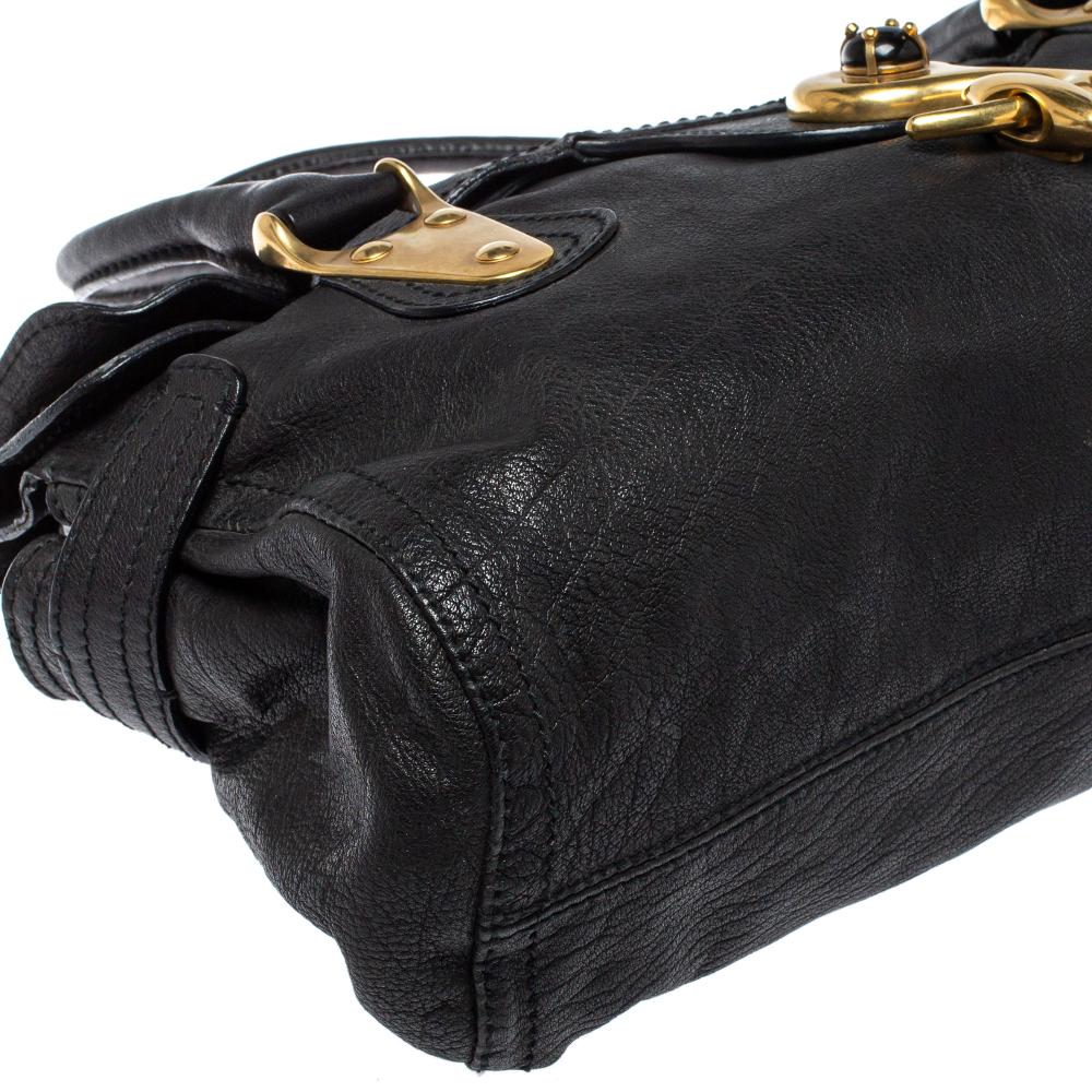 Valentino Schwarze Schultertasche aus weichem Leder mit Klappe im Angebot 4