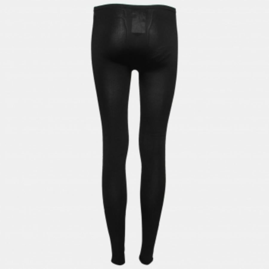 Para sus sesiones de entrenamiento, holgazanear o simplemente hacer recados, estos leggings le resultarán útiles en múltiples ocasiones. Están fabricados con materiales de calidad y tienen un buen ajuste.